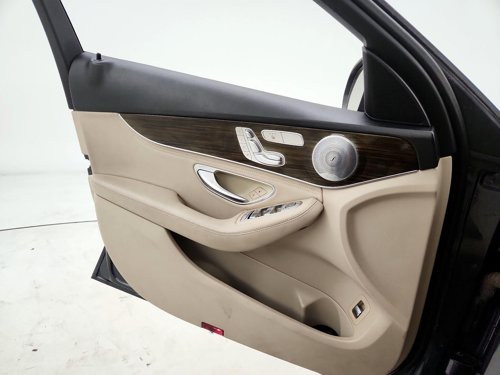Thumbnail: 2016 Mercedes-Benz C-Class - 12