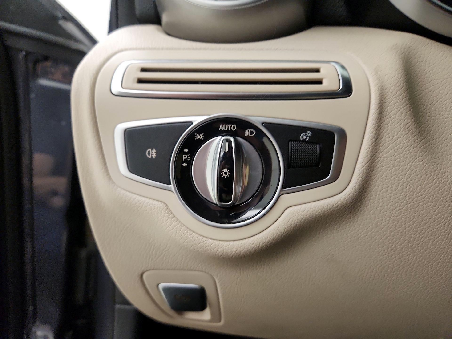 Thumbnail: 2016 Mercedes-Benz C-Class - 13