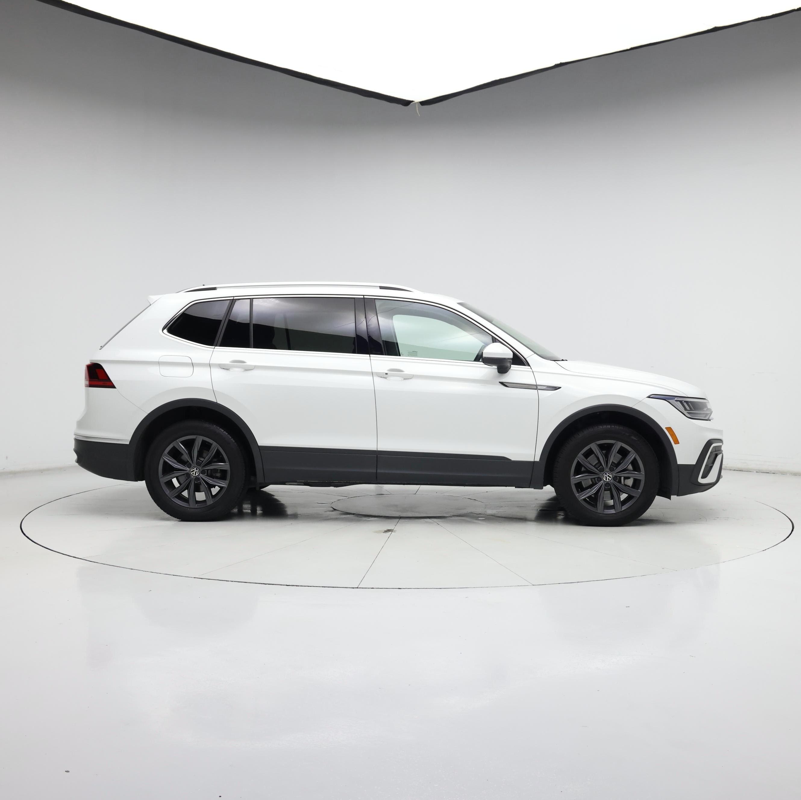 Thumbnail: 2022 Volkswagen Tiguan - 7