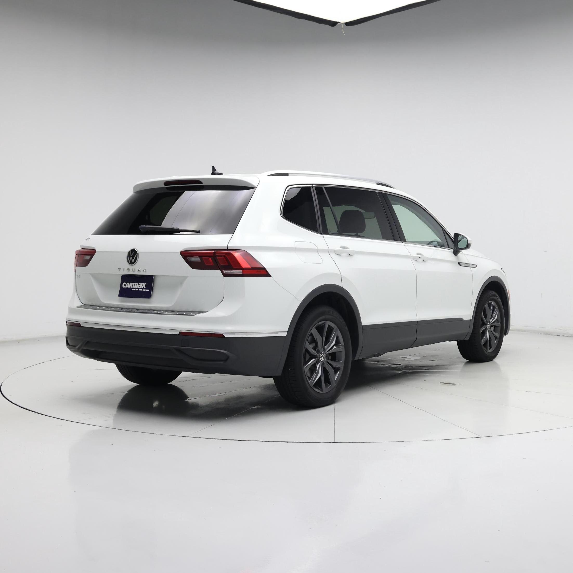 Thumbnail: 2022 Volkswagen Tiguan - 8