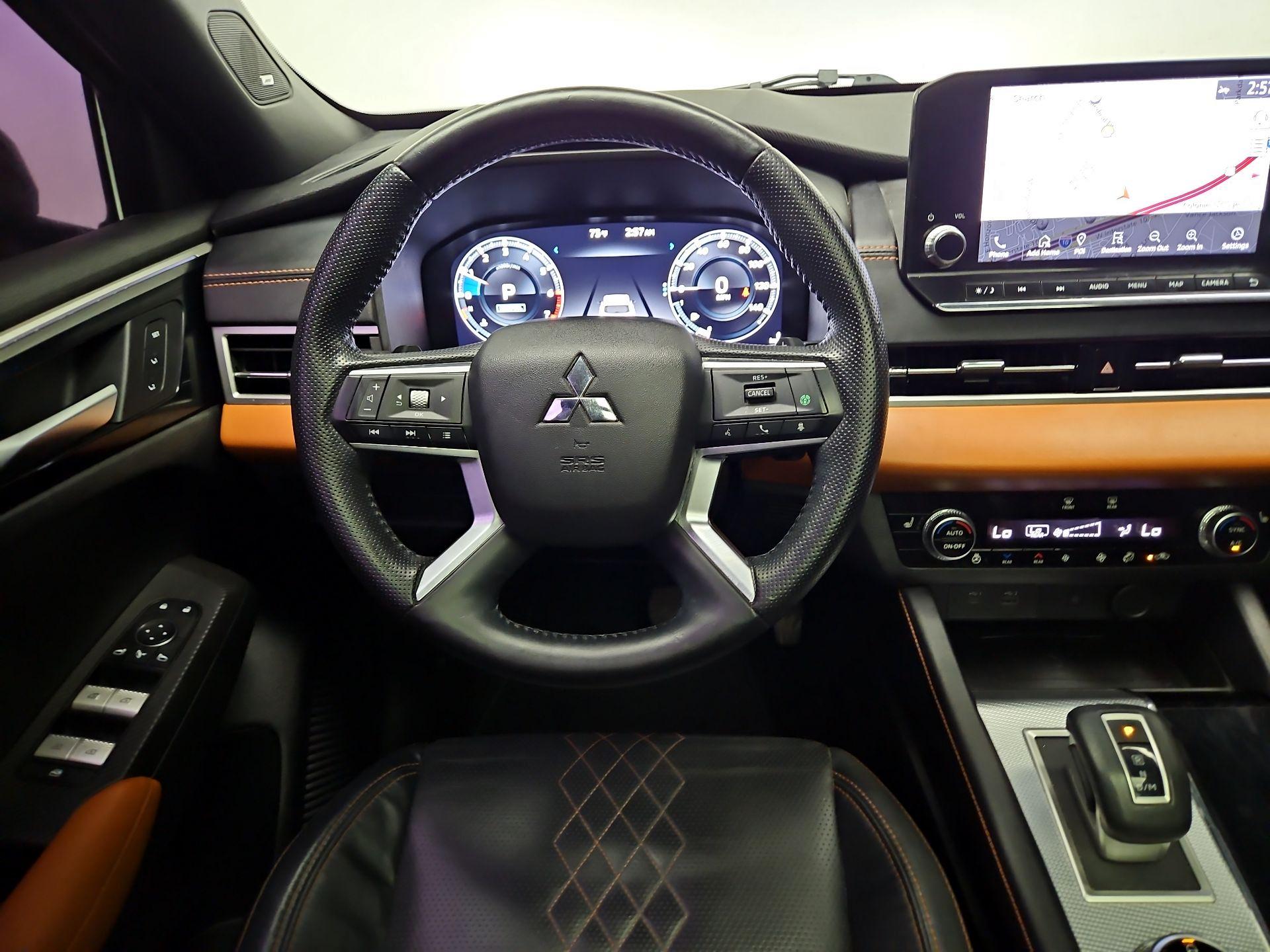 Thumbnail: 2022 Mitsubishi Outlander - 10