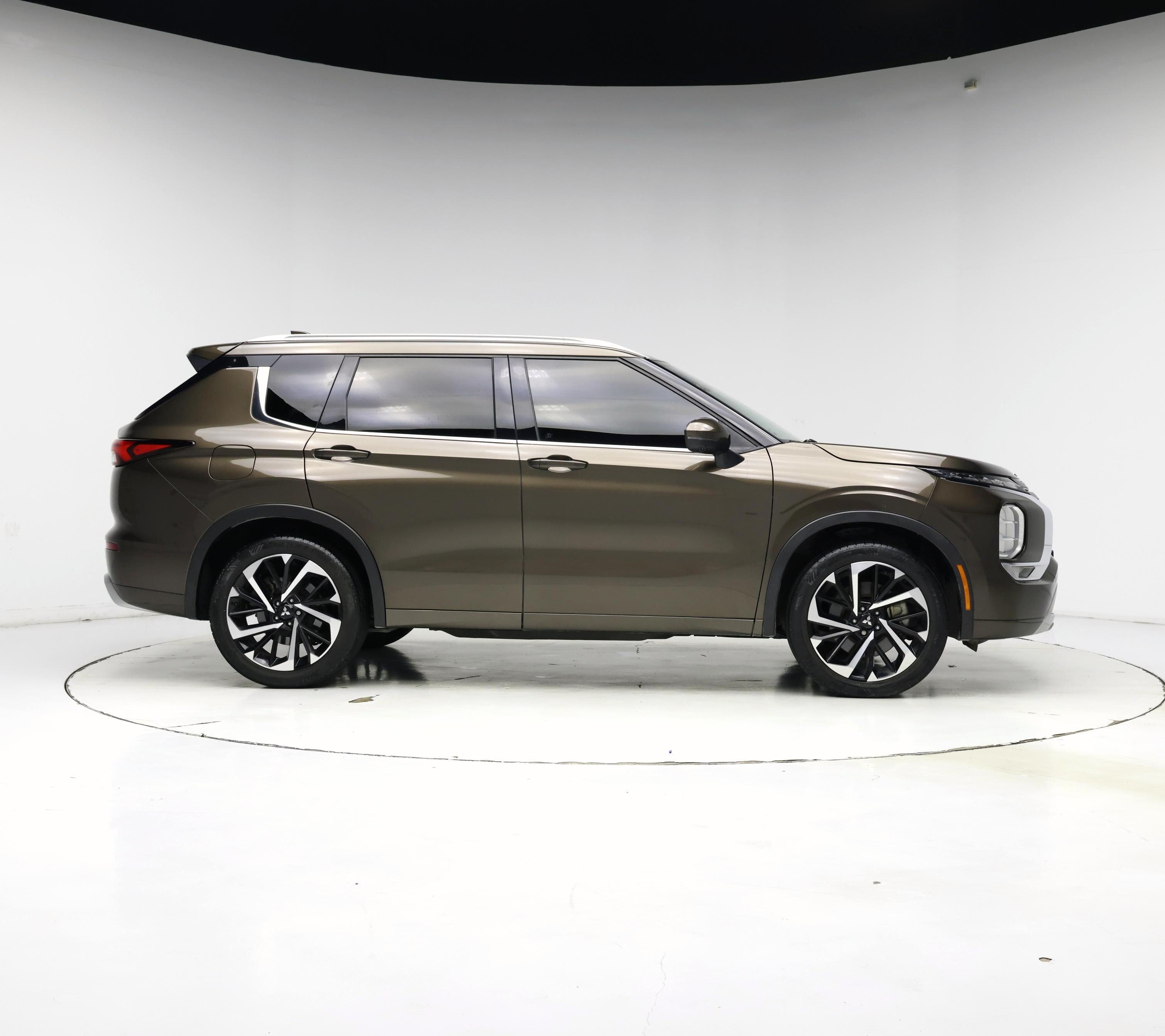 Thumbnail: 2022 Mitsubishi Outlander - 7