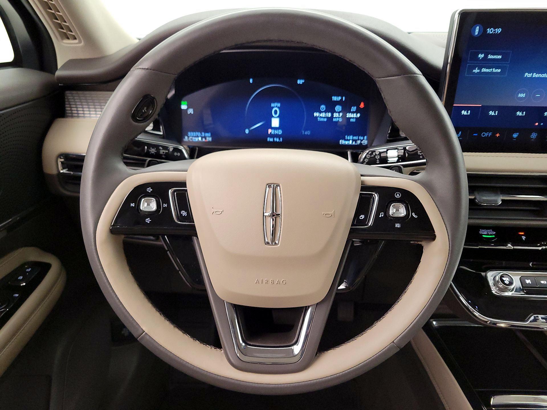 Thumbnail: 2023 Lincoln Corsair - 10