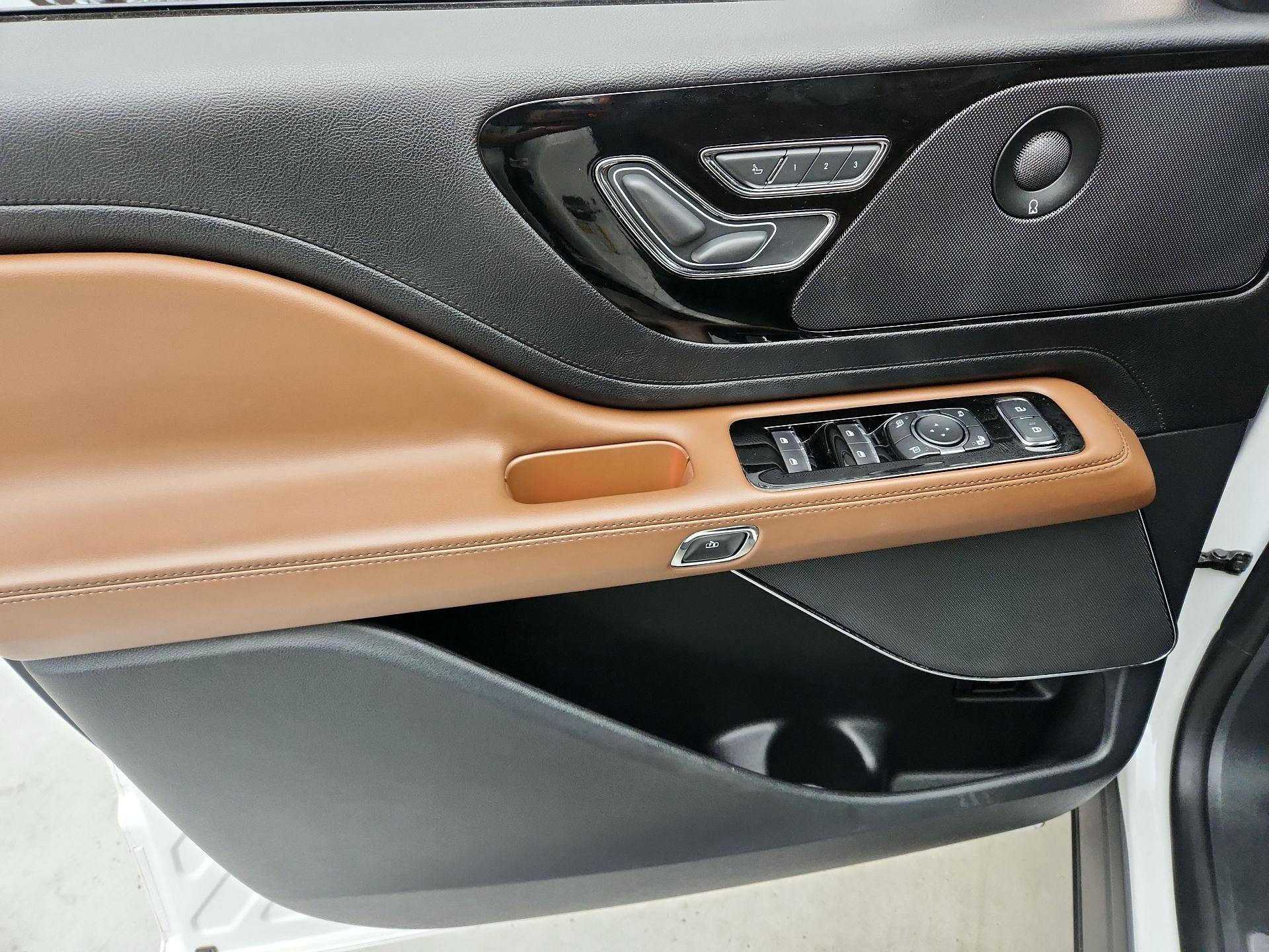 Thumbnail: 2021 Lincoln Aviator - 12