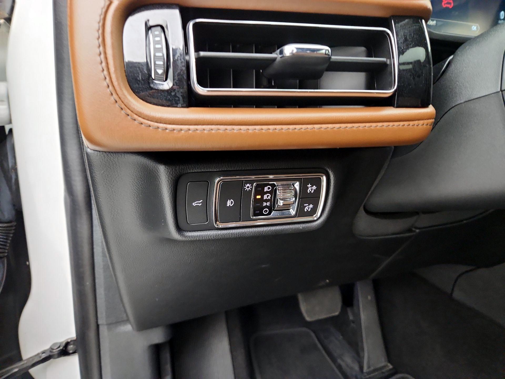 Thumbnail: 2021 Lincoln Aviator - 13