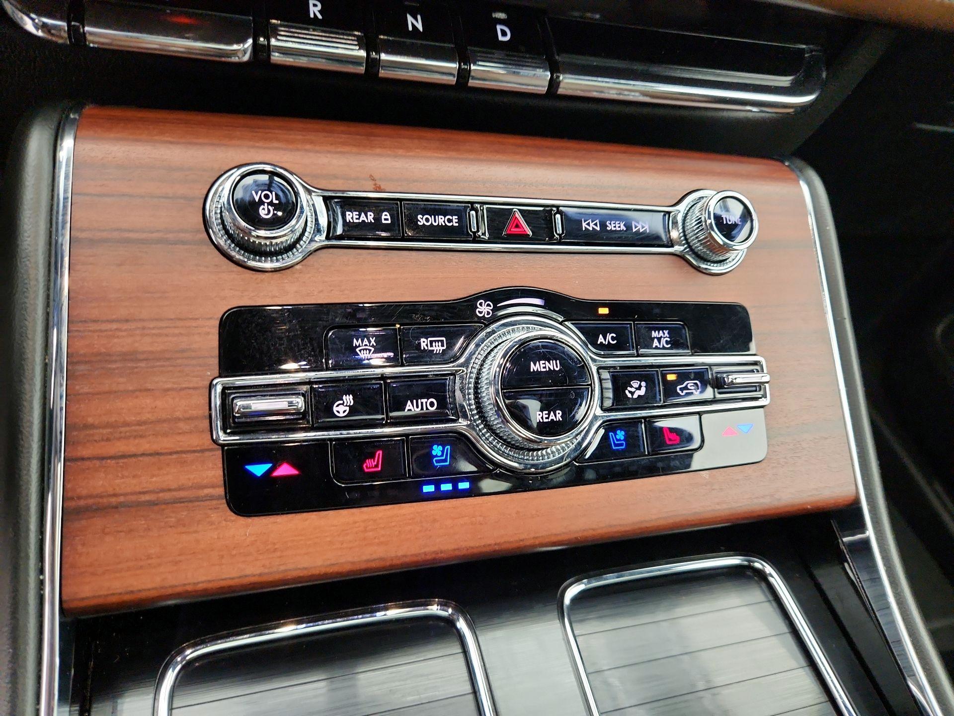 Thumbnail: 2021 Lincoln Aviator - 17