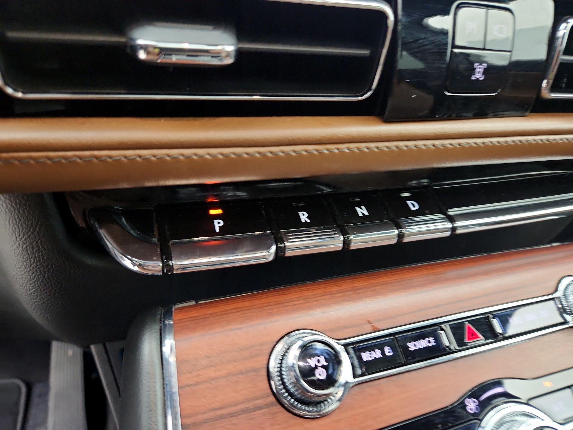 Thumbnail: 2021 Lincoln Aviator - 18