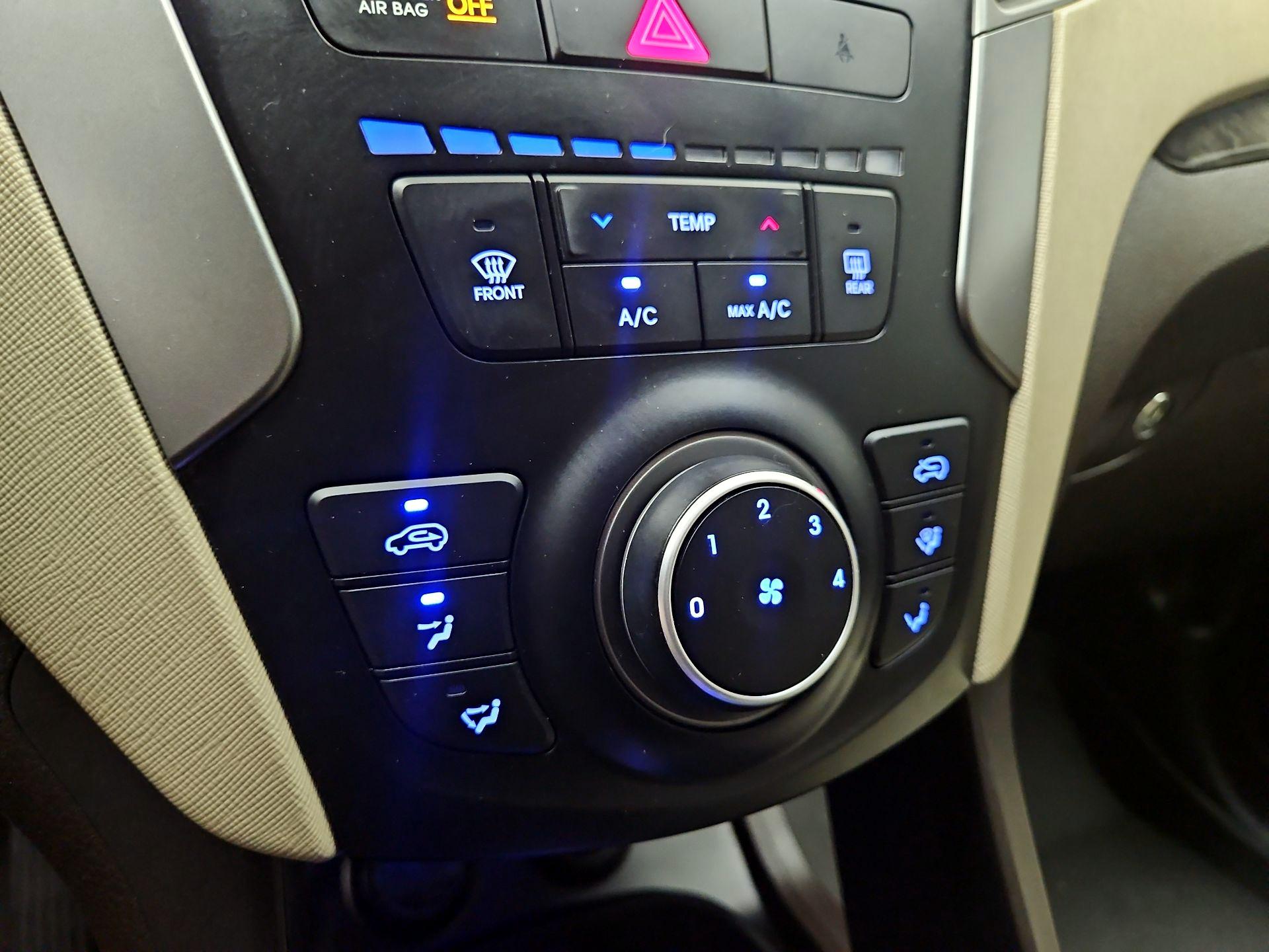 Thumbnail: 2018 Hyundai Santa Fe - 16