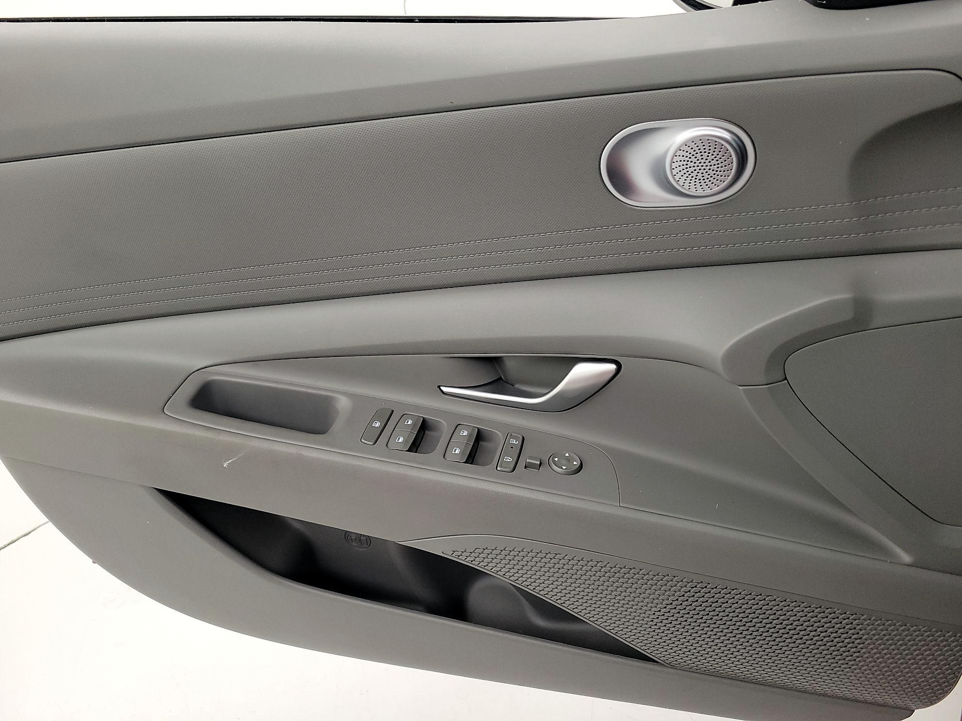 Thumbnail: 2024 Hyundai Elantra - 12