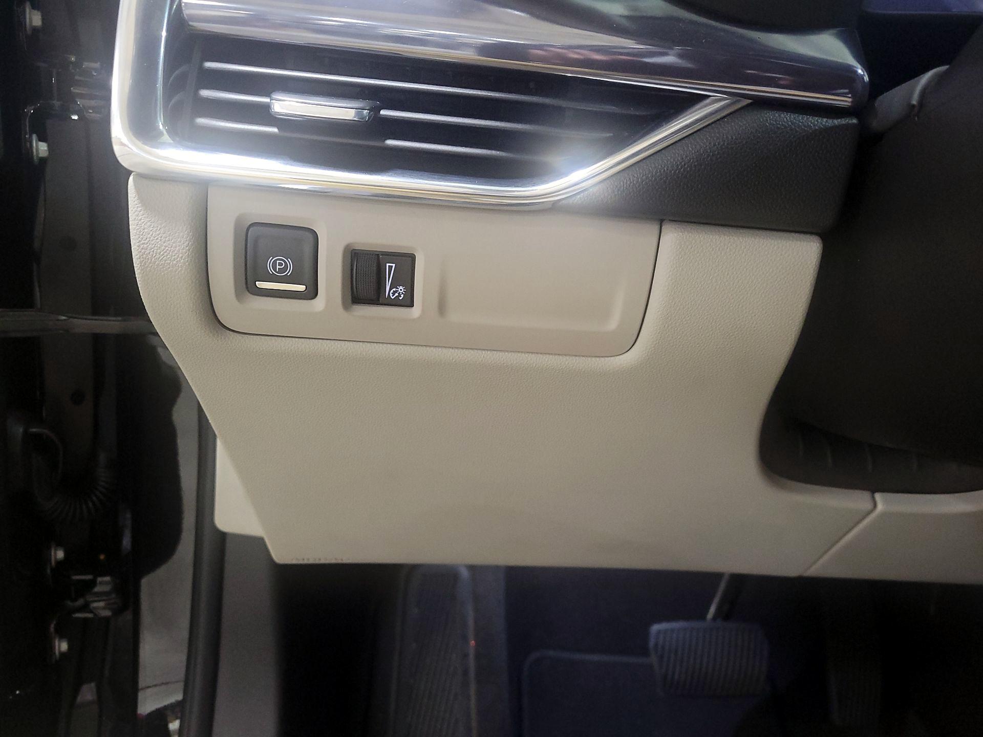 Thumbnail: 2023 Cadillac XT4 - 13