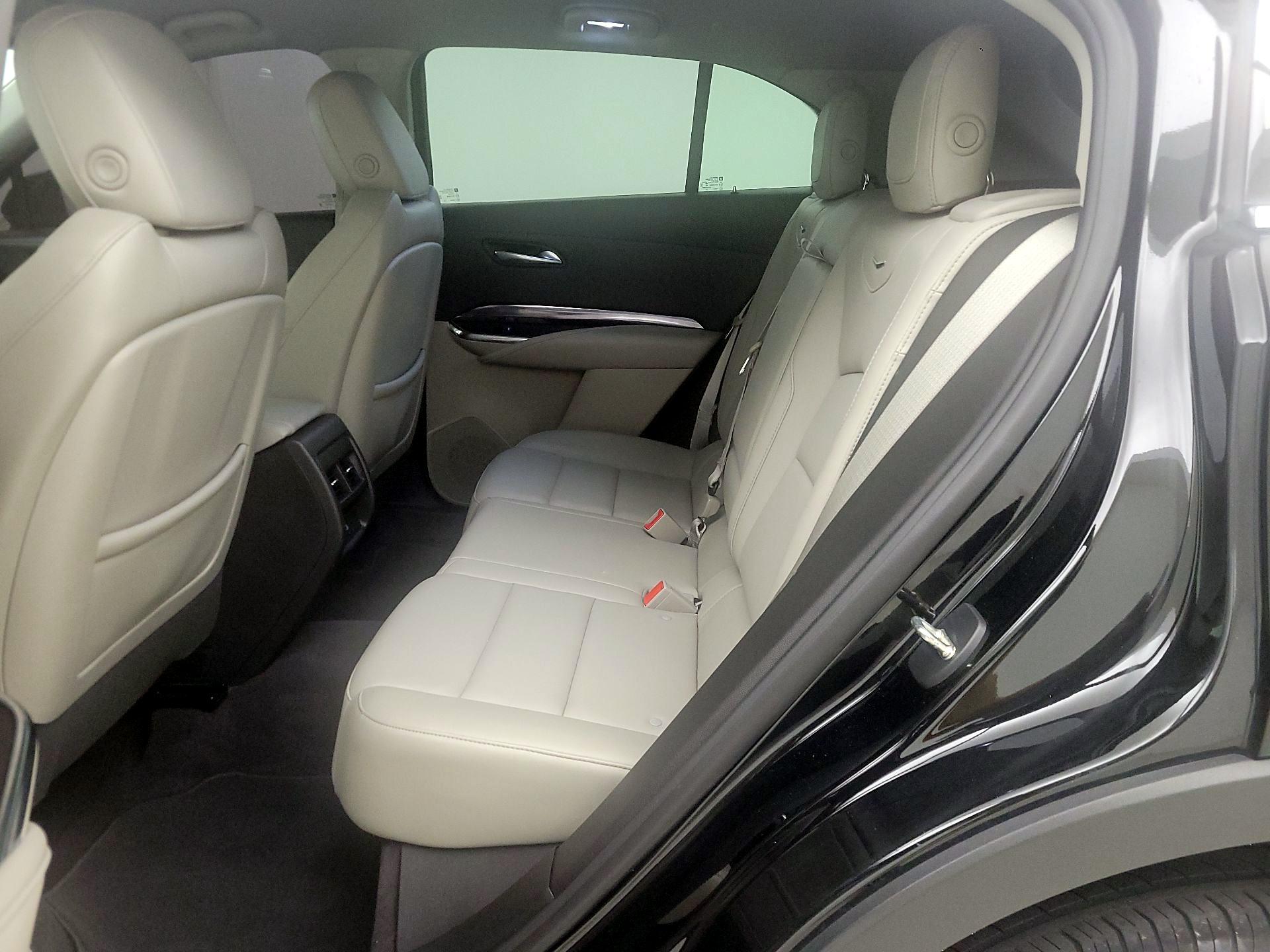 Thumbnail: 2023 Cadillac XT4 - 19