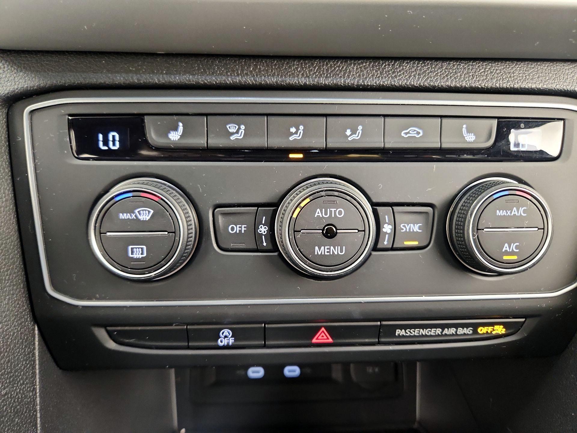 Thumbnail: 2021 Volkswagen Atlas - 16