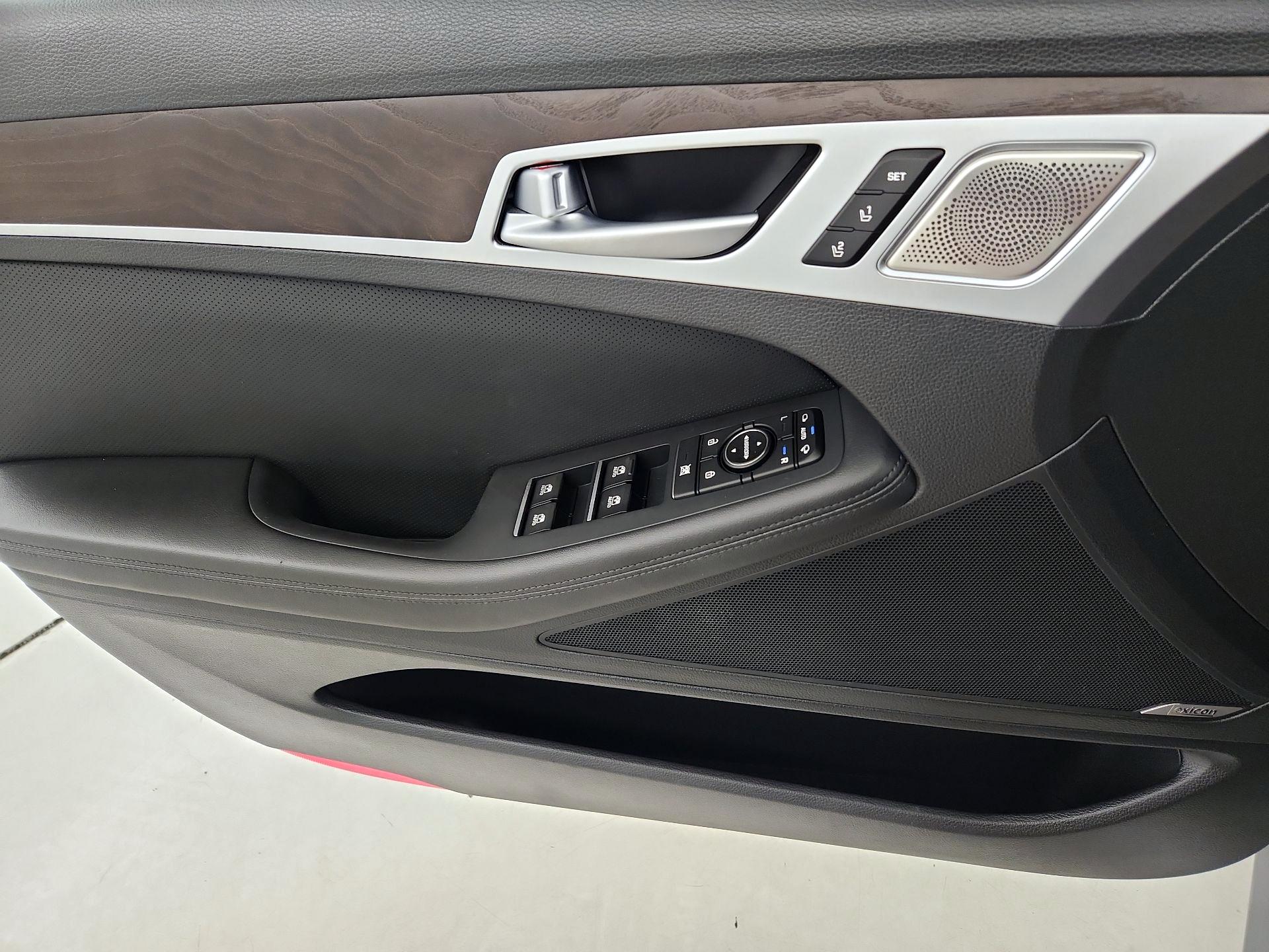 Thumbnail: 2018 Genesis G80 - 12