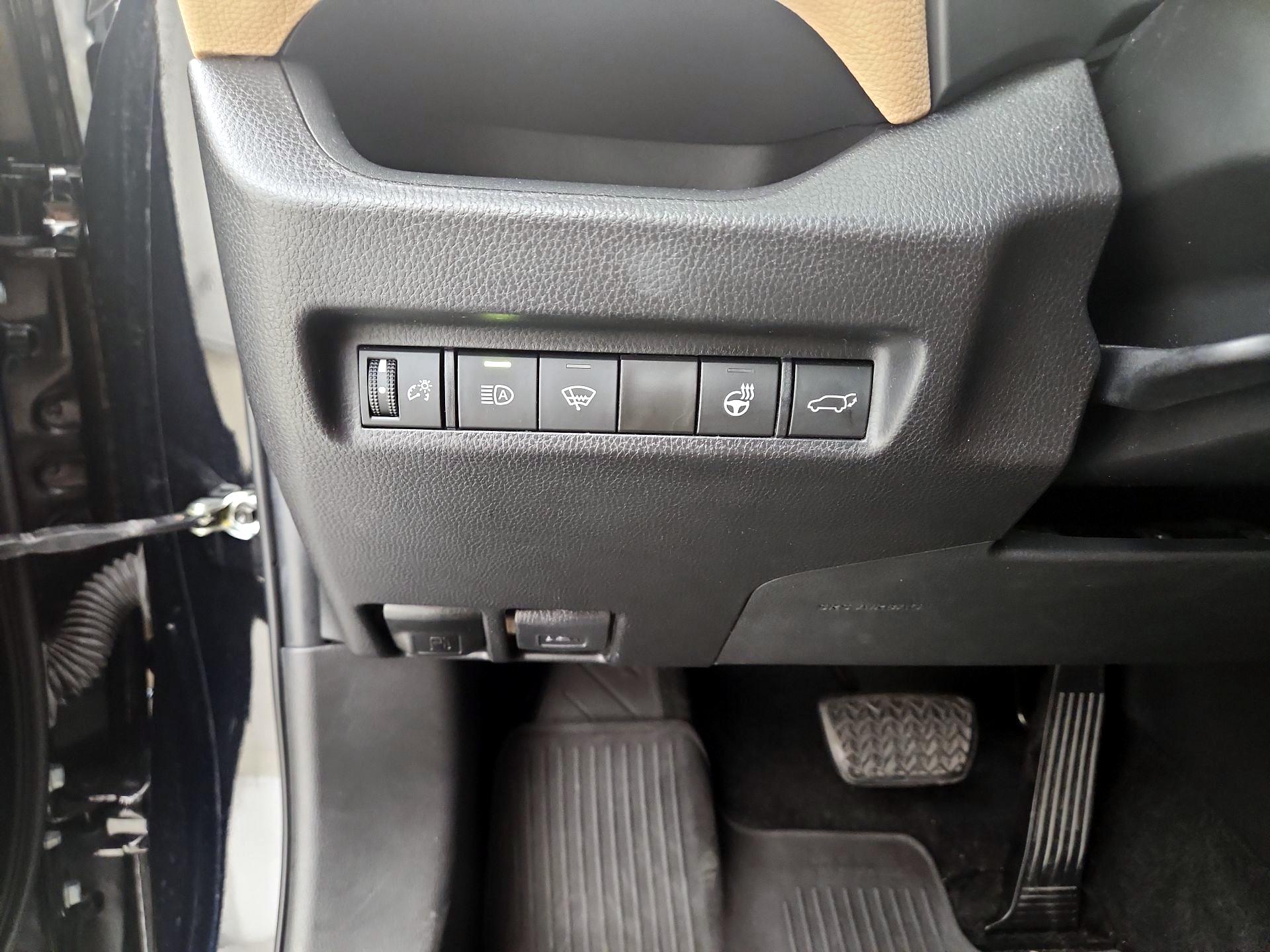 Thumbnail: 2021 Toyota RAV4 - 13