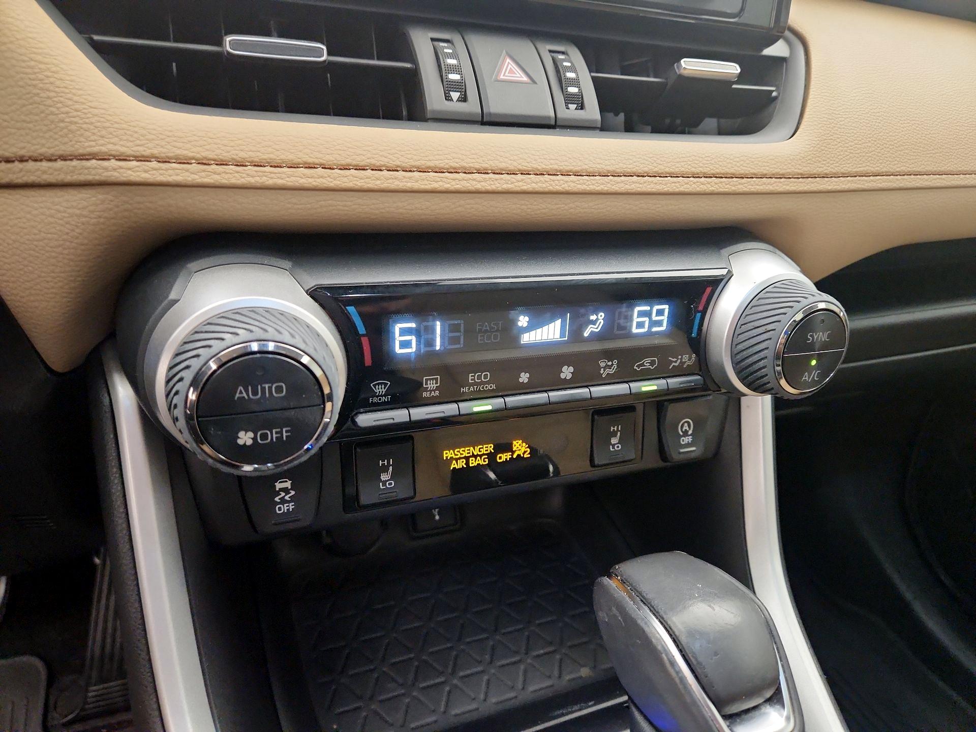 Thumbnail: 2021 Toyota RAV4 - 16