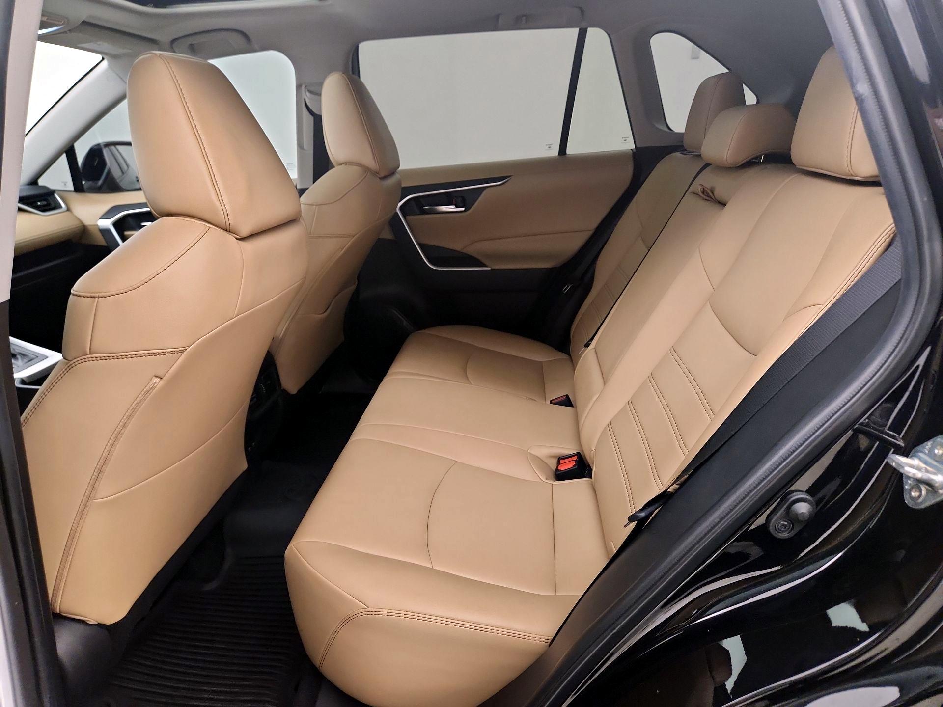 Thumbnail: 2021 Toyota RAV4 - 20