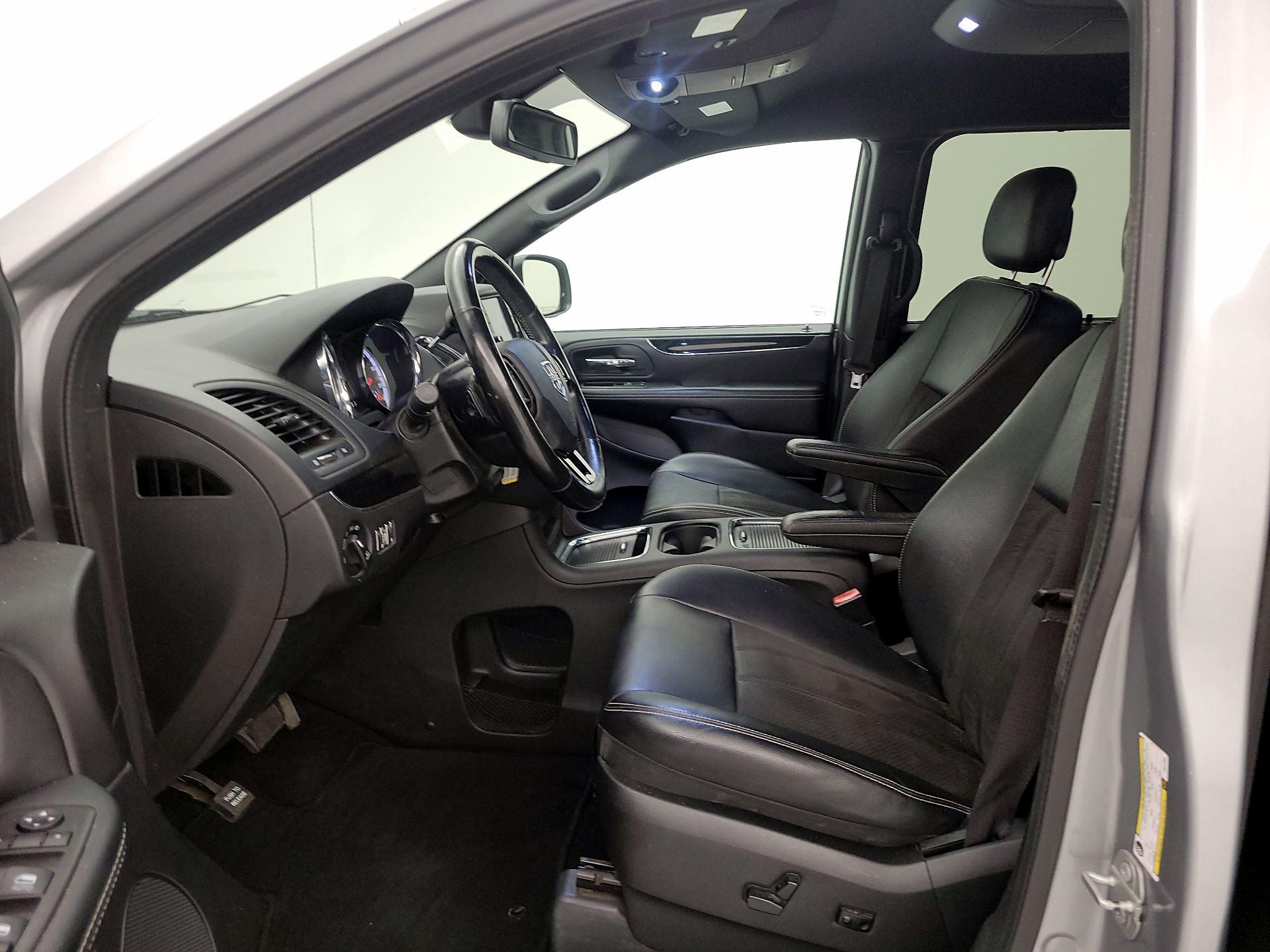 Thumbnail: 2020 Dodge Grand Caravan - 11