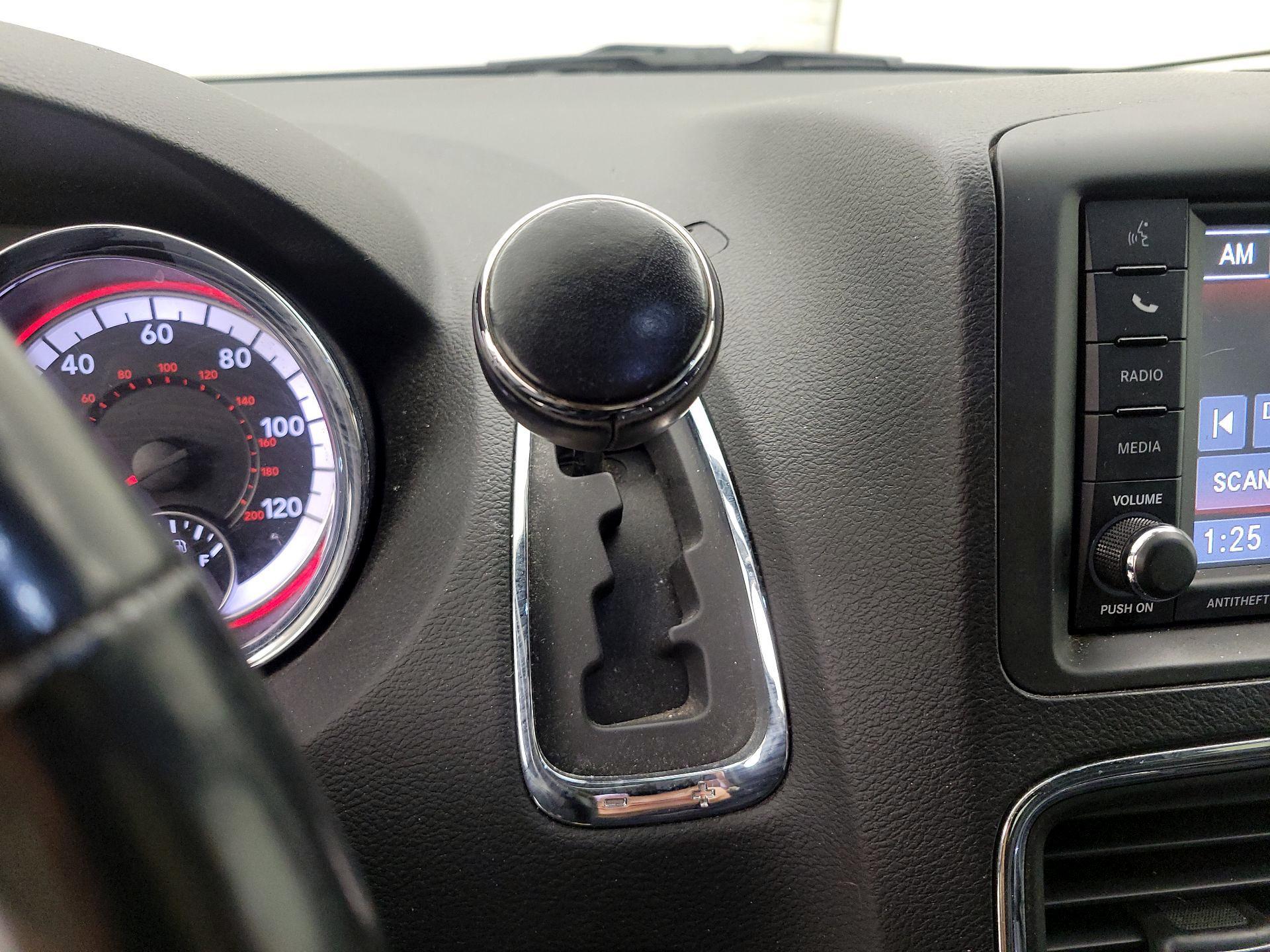 Thumbnail: 2020 Dodge Grand Caravan - 17