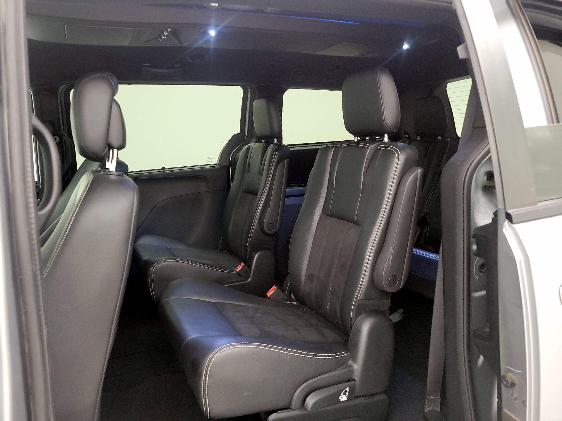 Thumbnail: 2020 Dodge Grand Caravan - 18