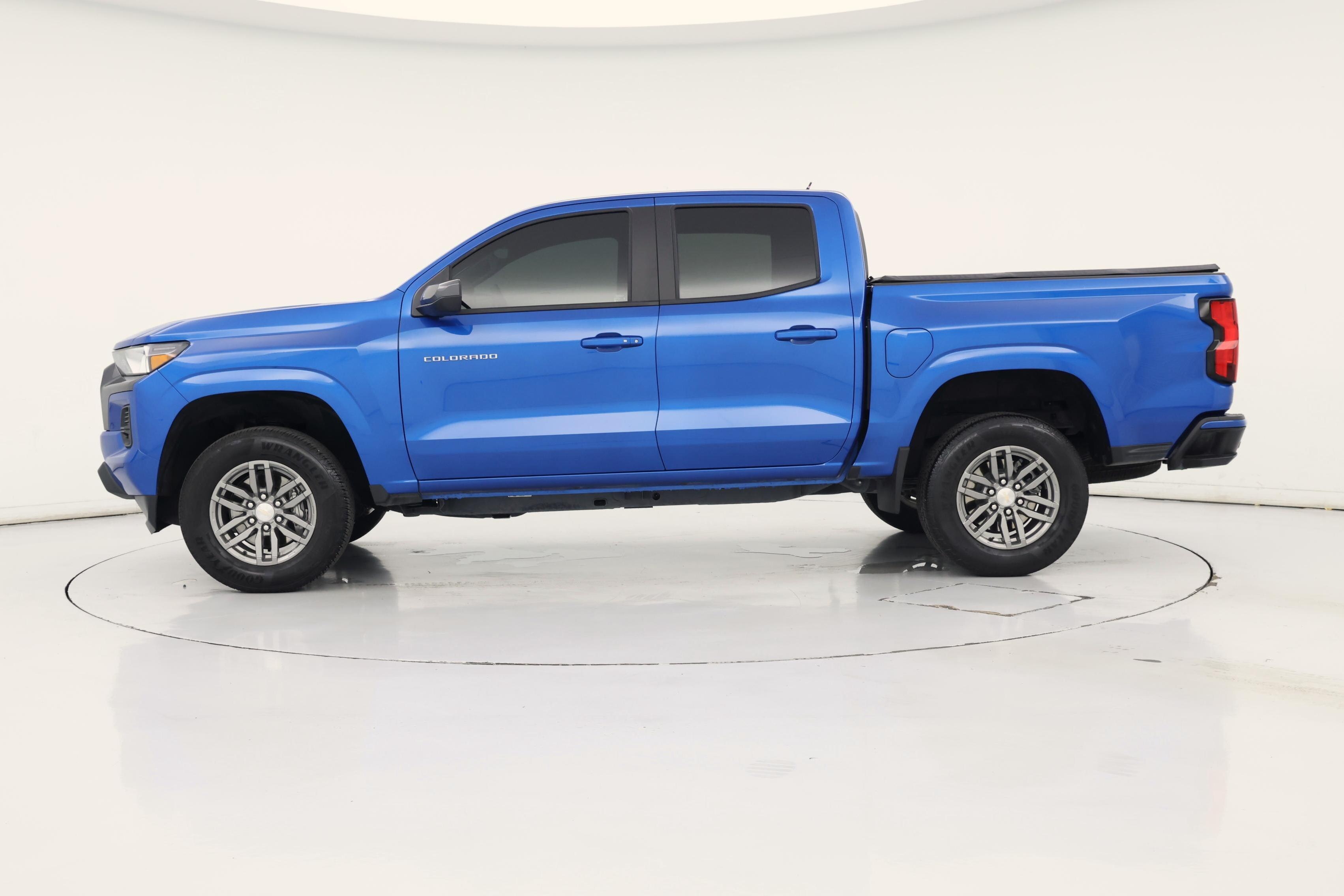 Thumbnail: 2023 Chevrolet Colorado - 3