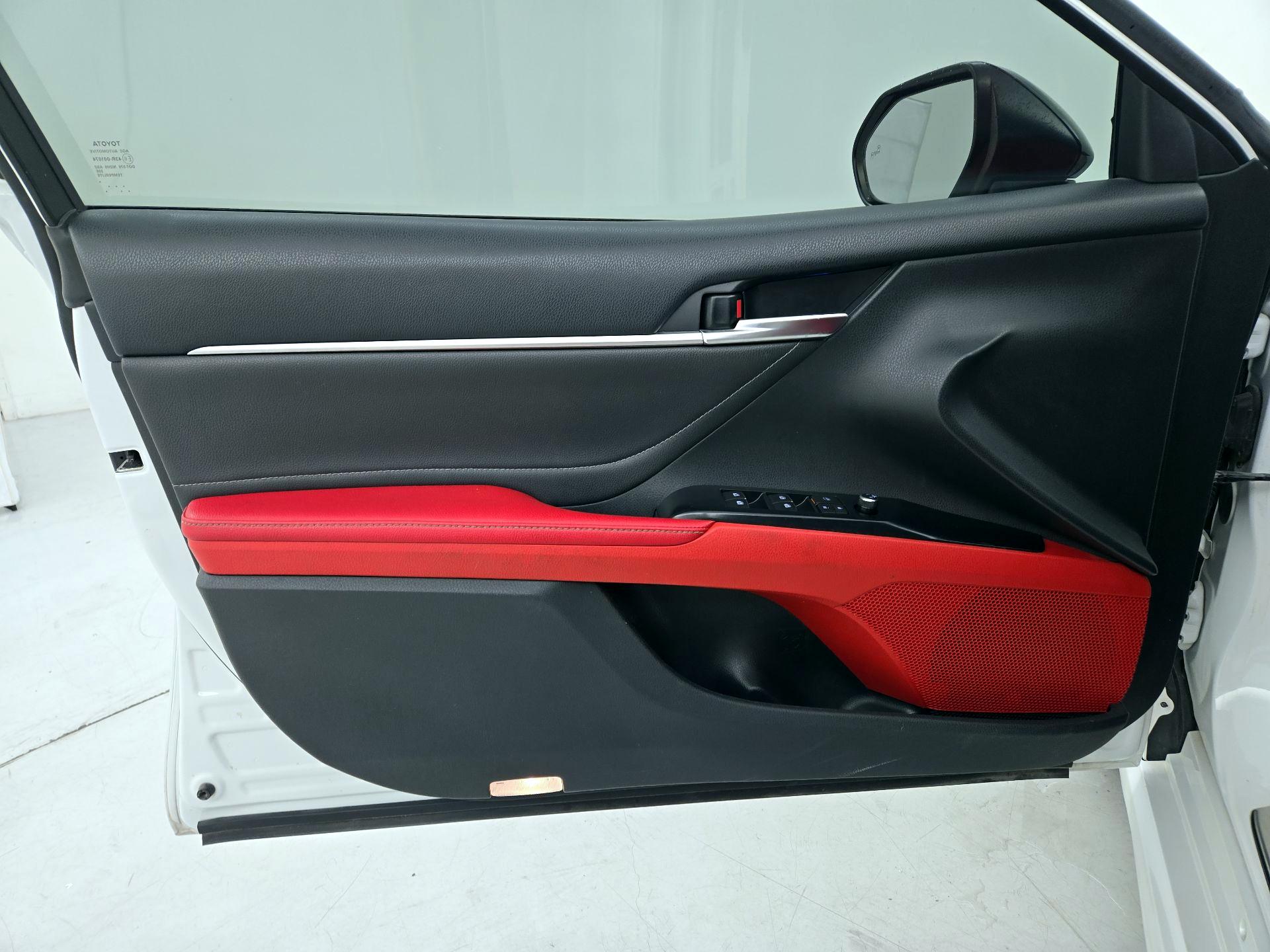 Thumbnail: 2018 Toyota Camry - 12