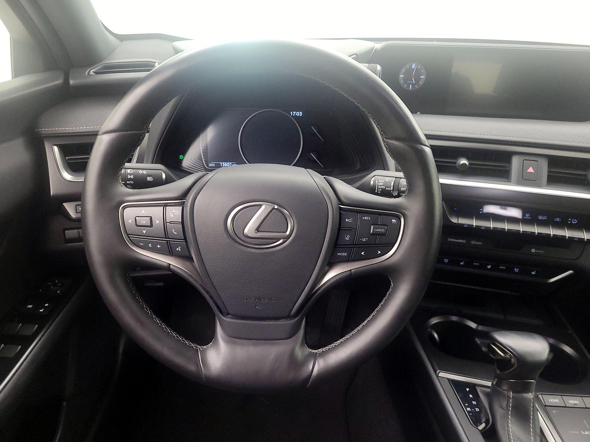 Thumbnail: 2022 Lexus UX - 10