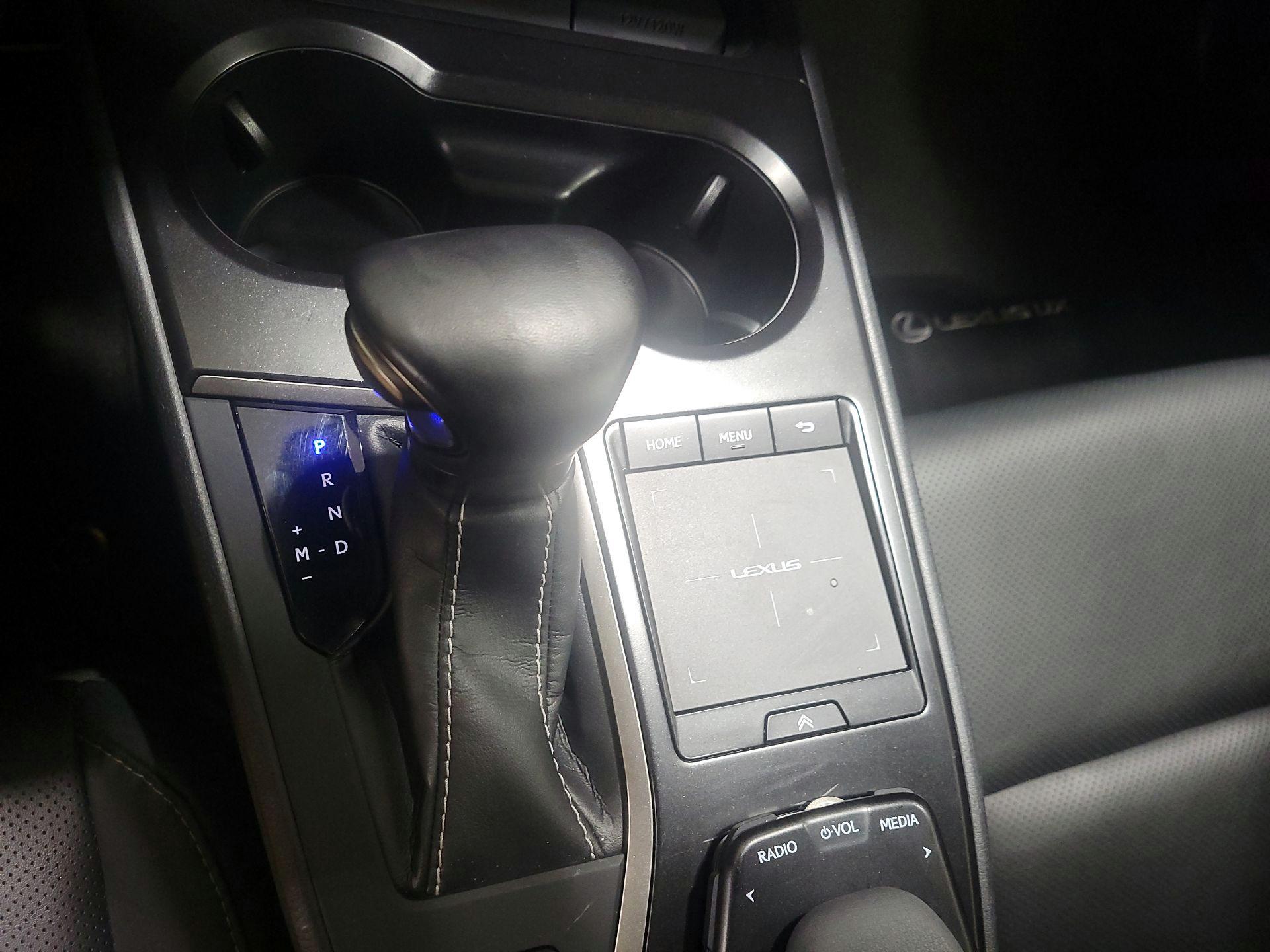 Thumbnail: 2022 Lexus UX - 17