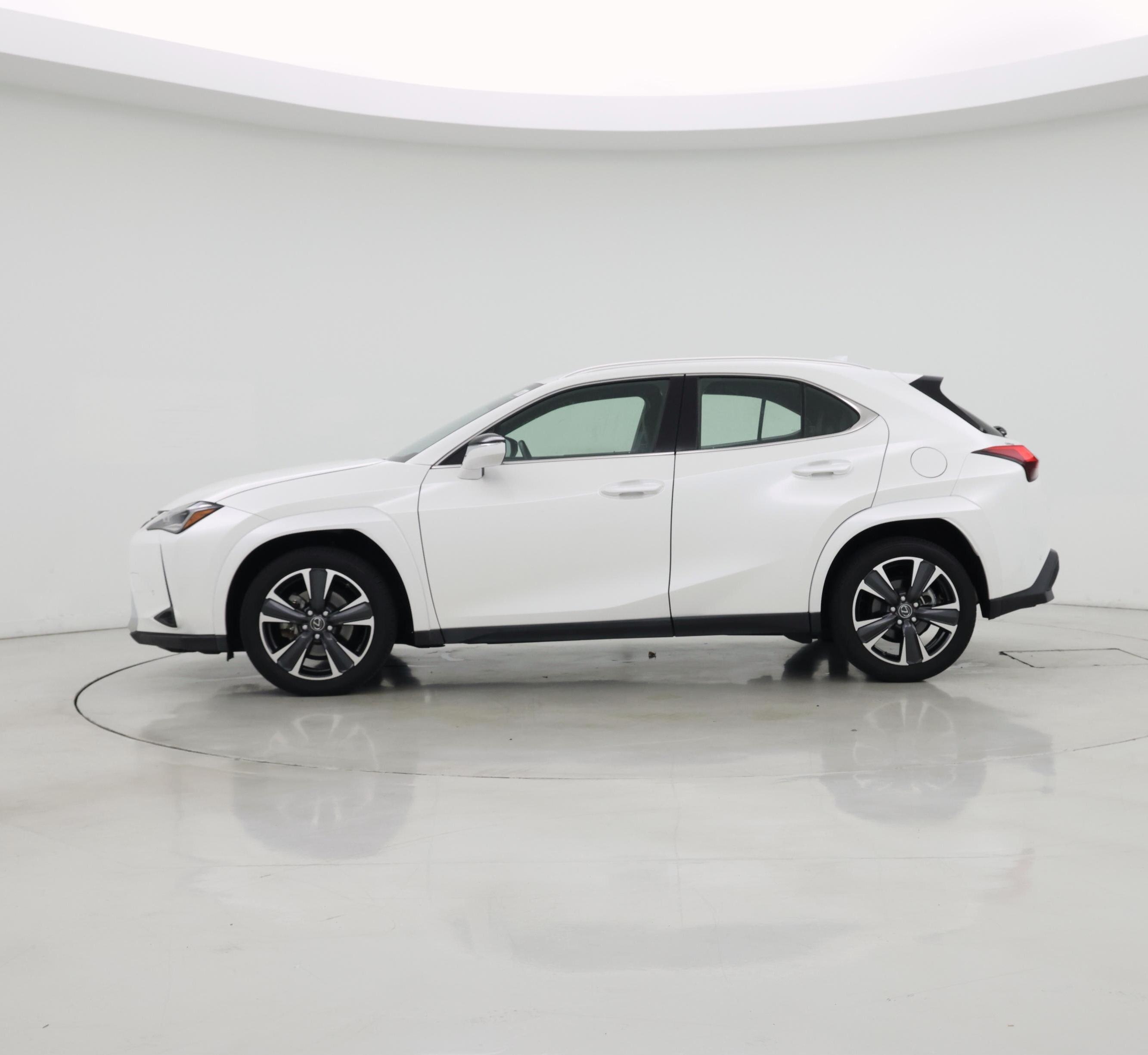 Thumbnail: 2022 Lexus UX - 3
