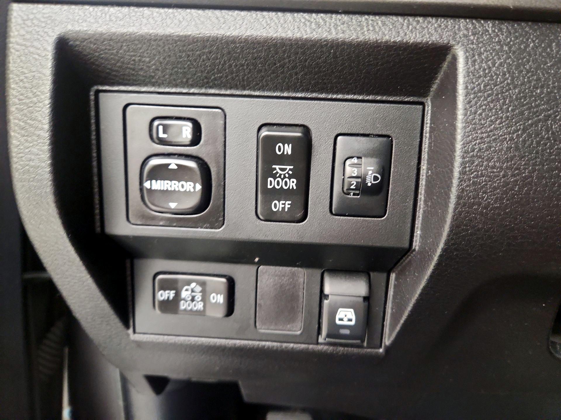 Thumbnail: 2014 Toyota Tundra - 13