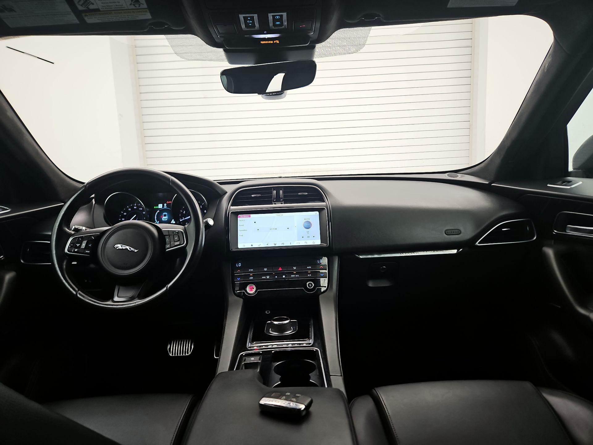 Thumbnail: 2019 Jaguar F-Pace - 9
