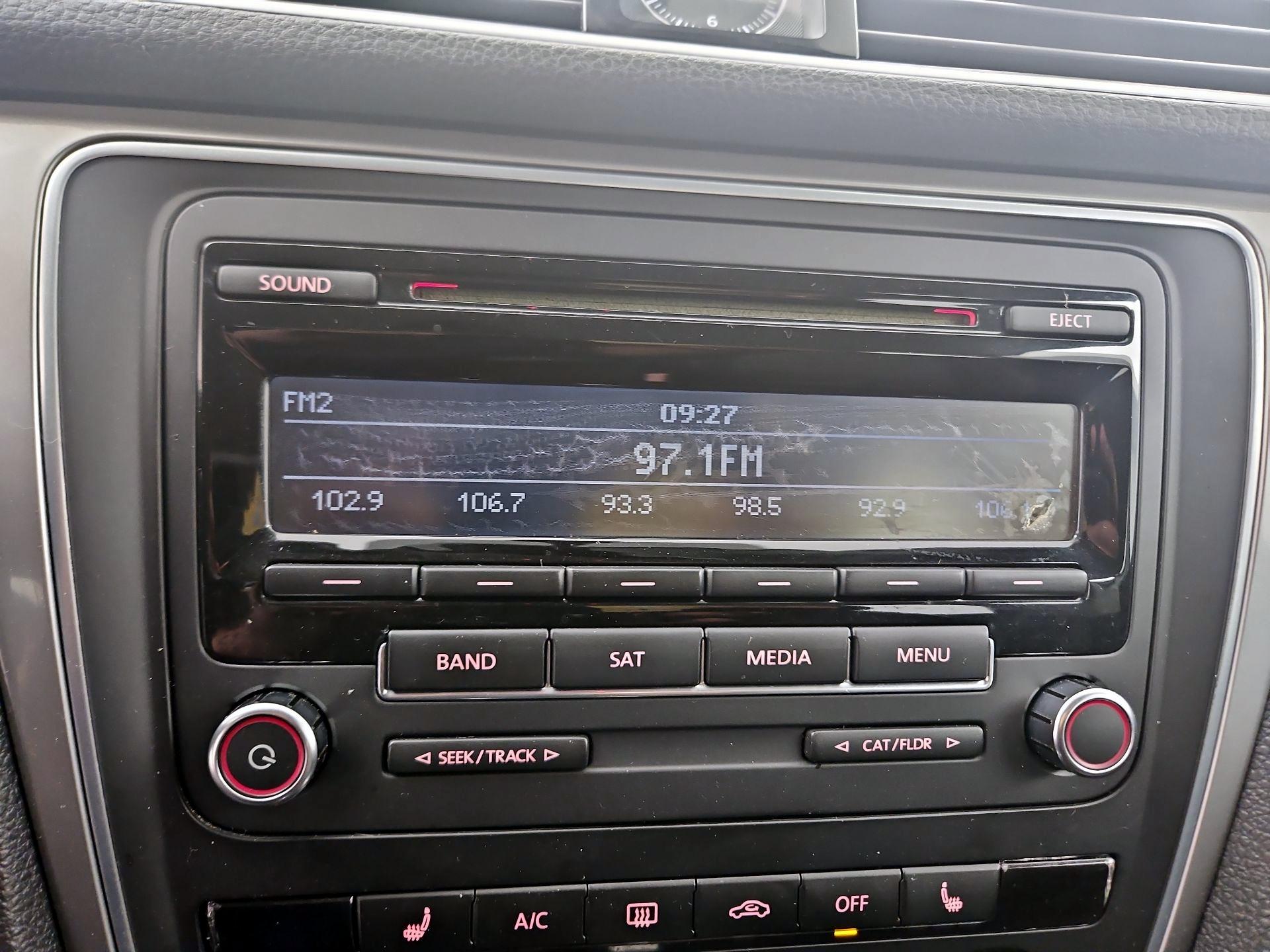 Thumbnail: 2015 Volkswagen Passat - 14