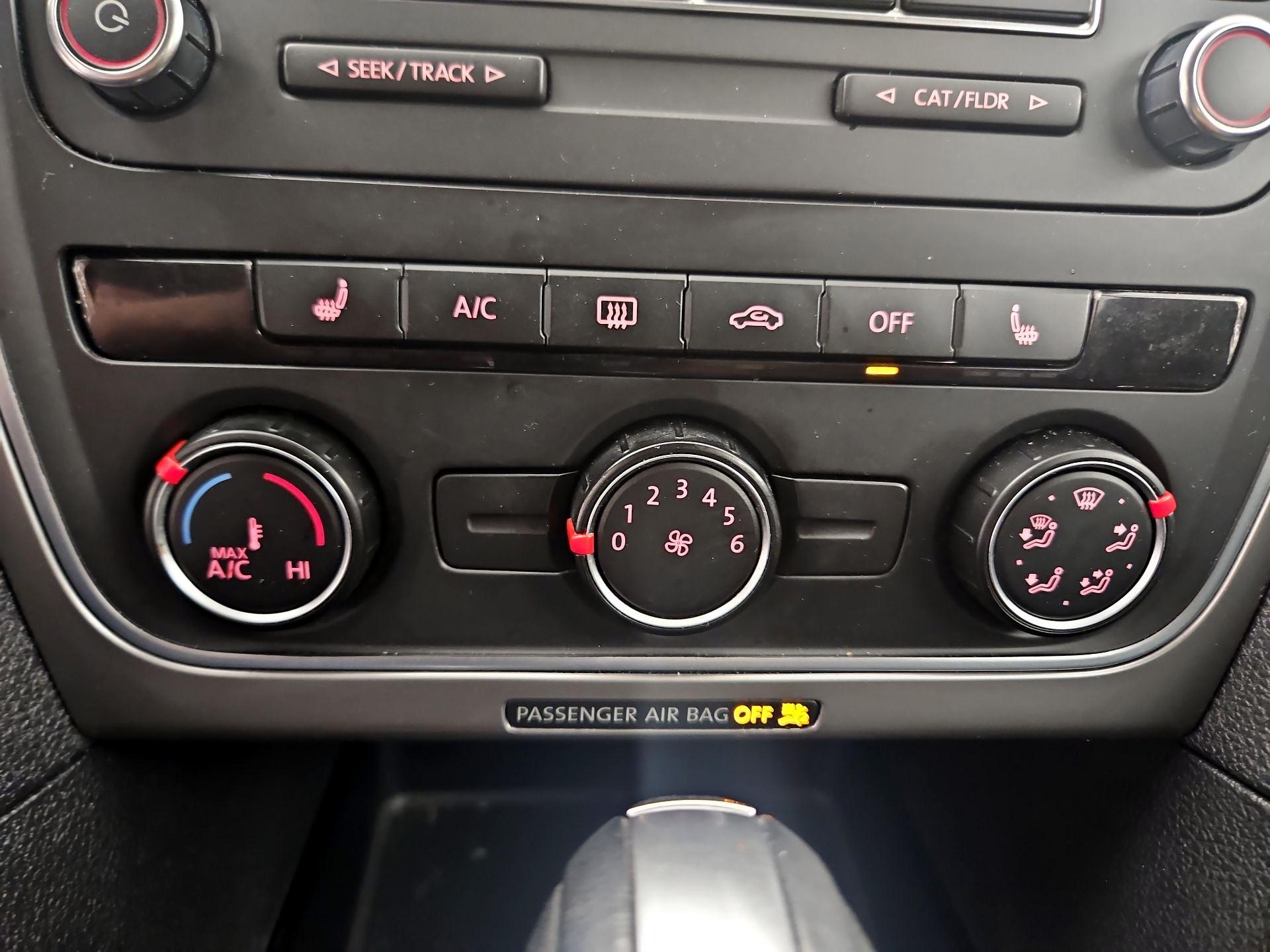 Thumbnail: 2015 Volkswagen Passat - 15