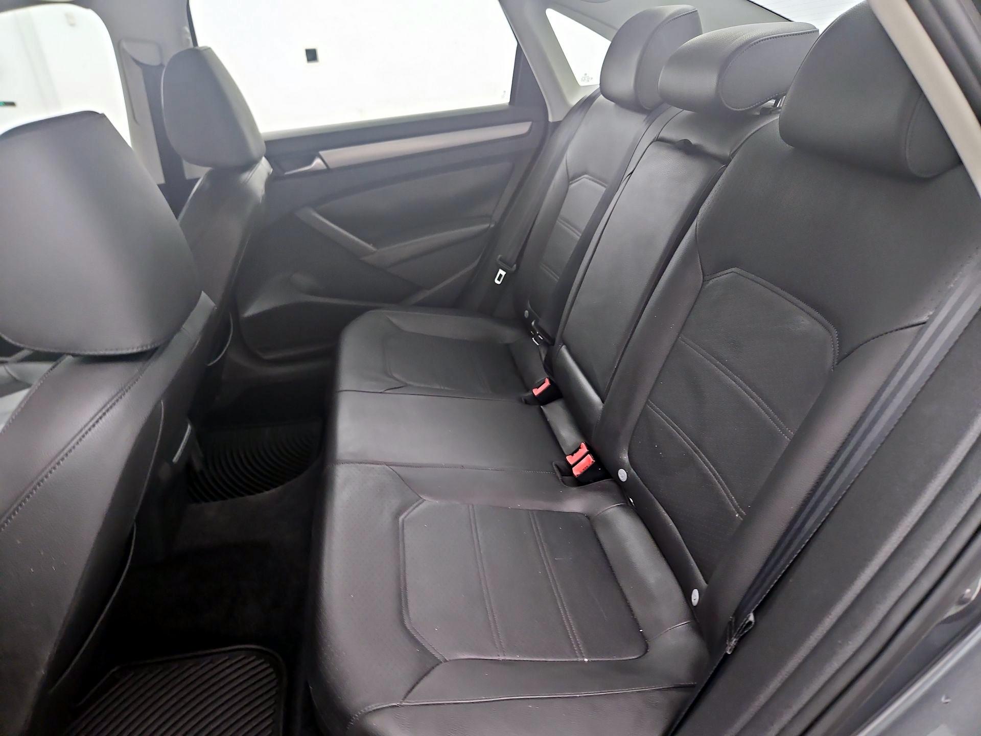 Thumbnail: 2015 Volkswagen Passat - 17