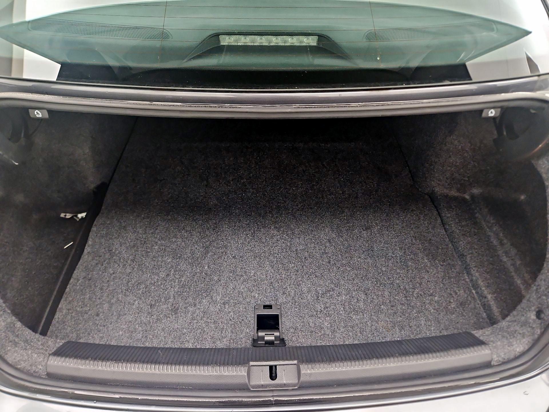 Thumbnail: 2015 Volkswagen Passat - 18