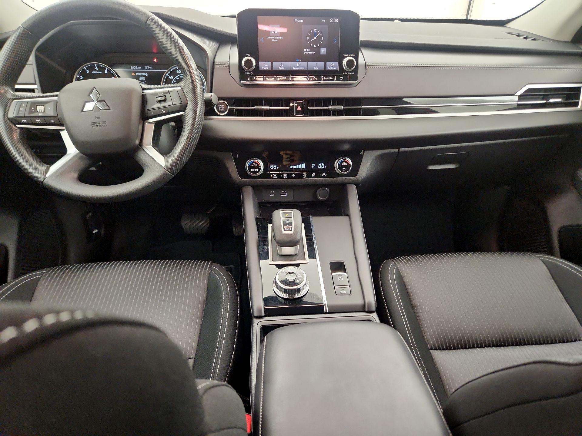 Thumbnail: 2023 Mitsubishi Outlander - 9