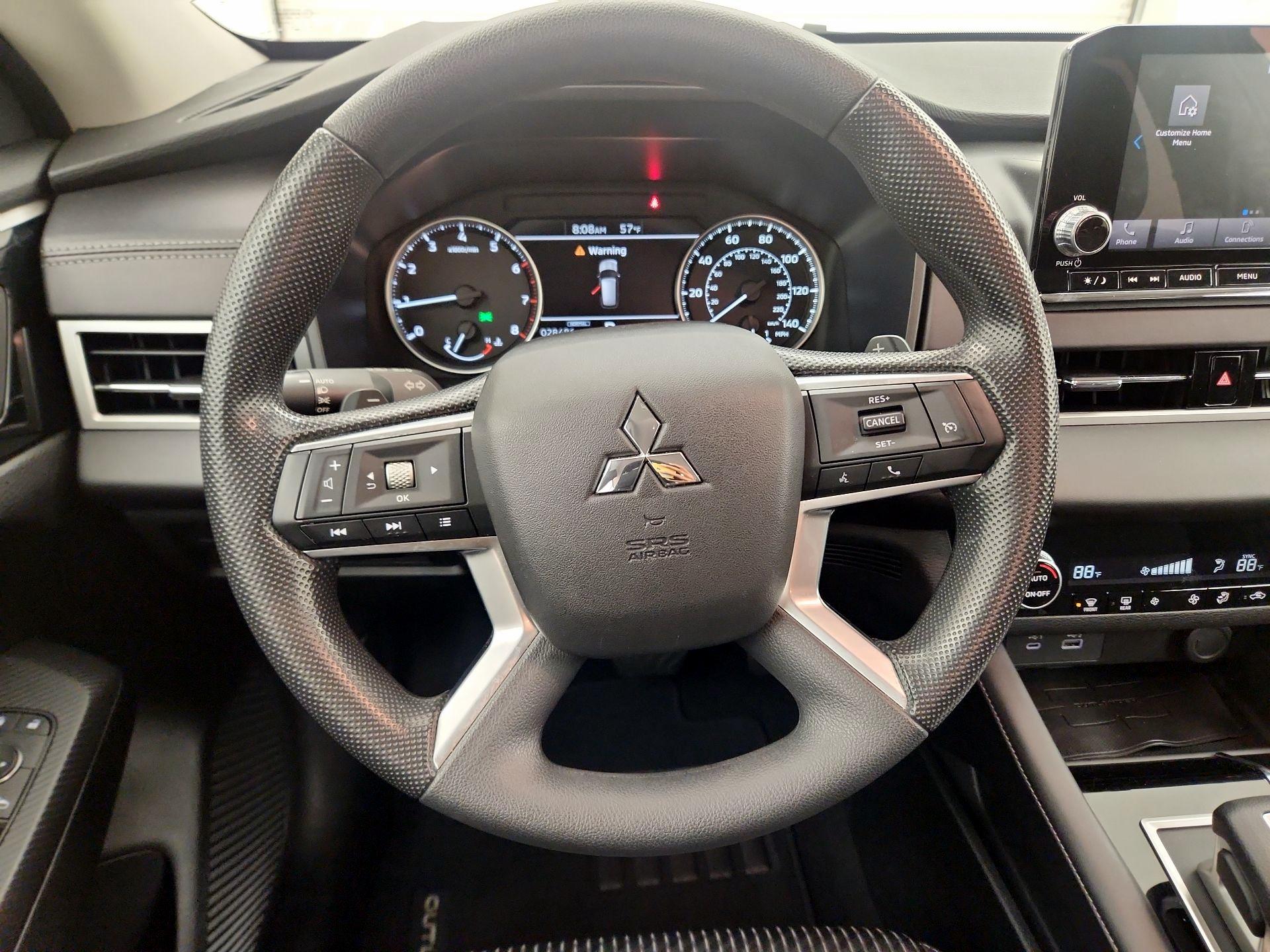 Thumbnail: 2023 Mitsubishi Outlander - 10