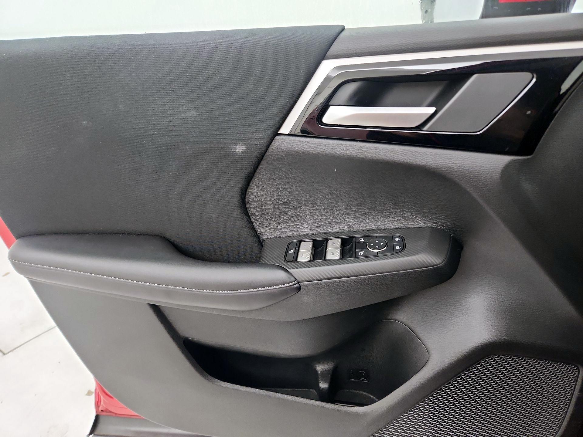 Thumbnail: 2023 Mitsubishi Outlander - 12