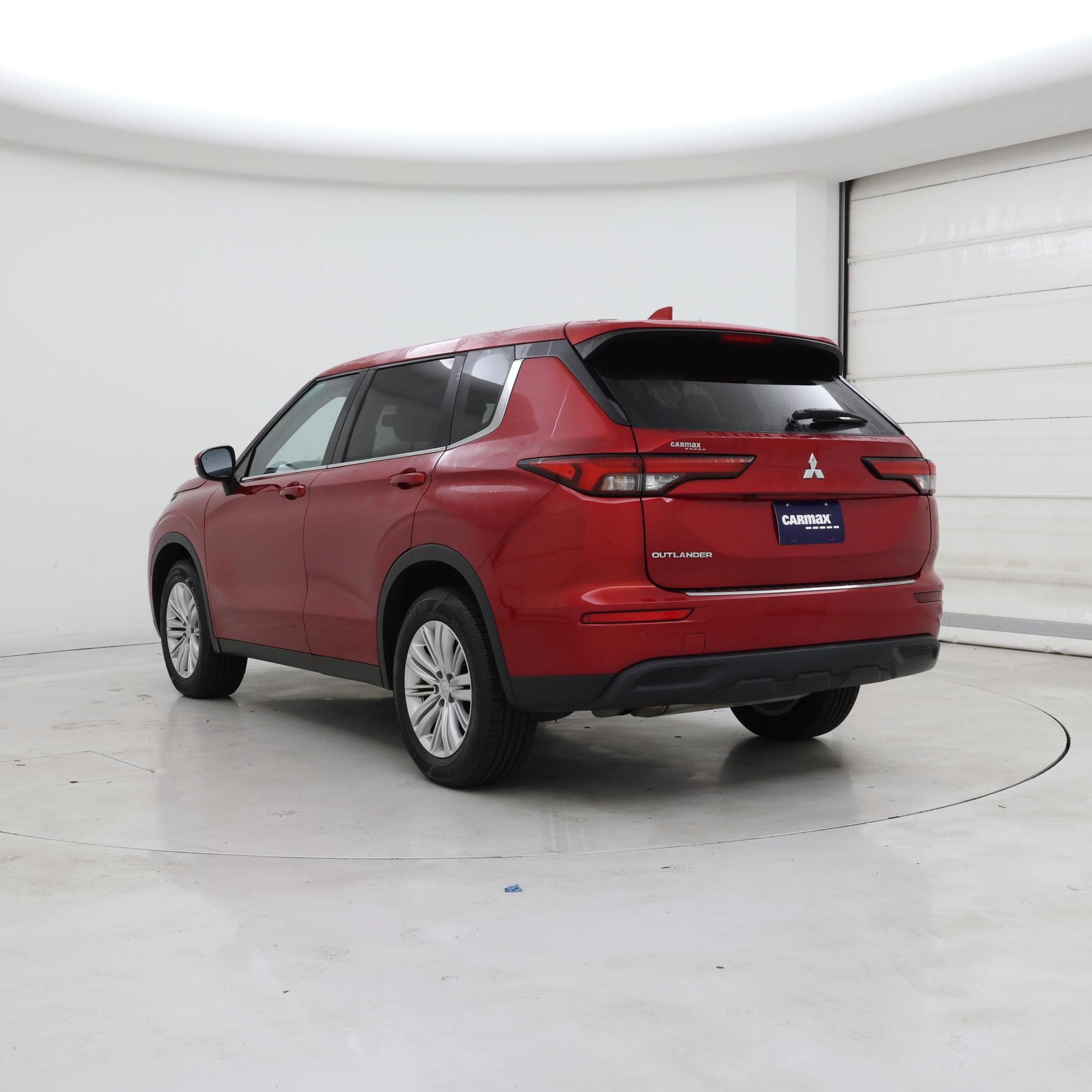 Thumbnail: 2023 Mitsubishi Outlander - 2