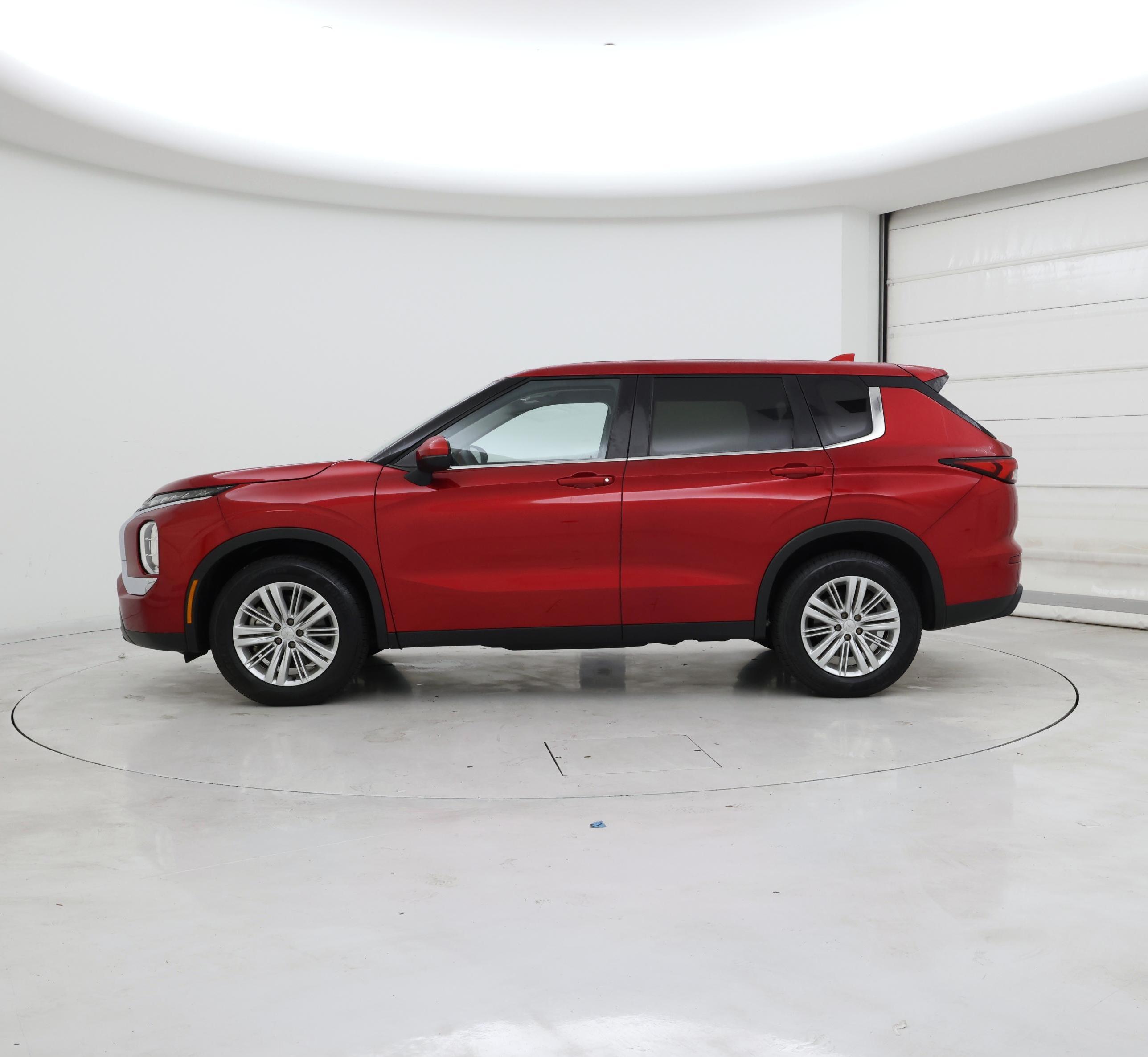 Thumbnail: 2023 Mitsubishi Outlander - 3