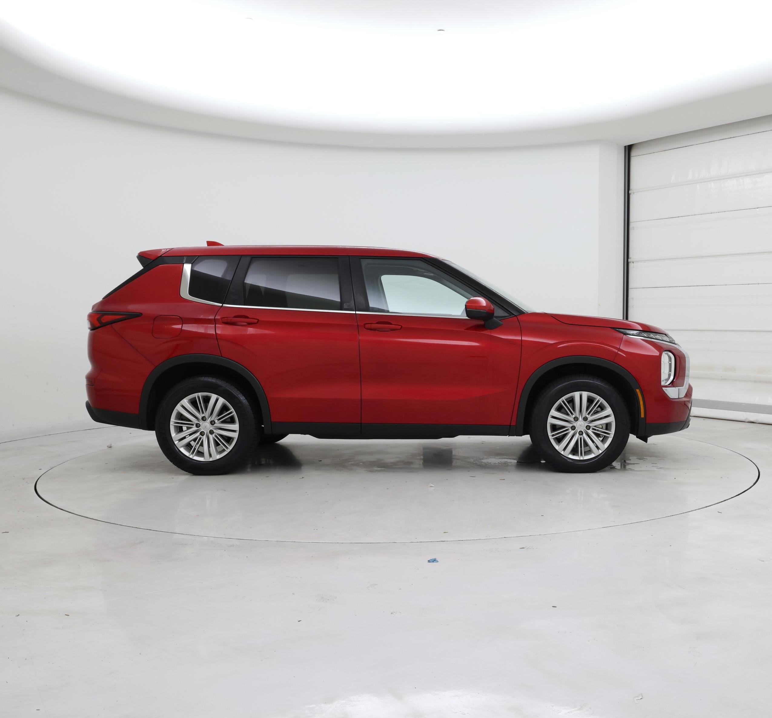 Thumbnail: 2023 Mitsubishi Outlander - 7