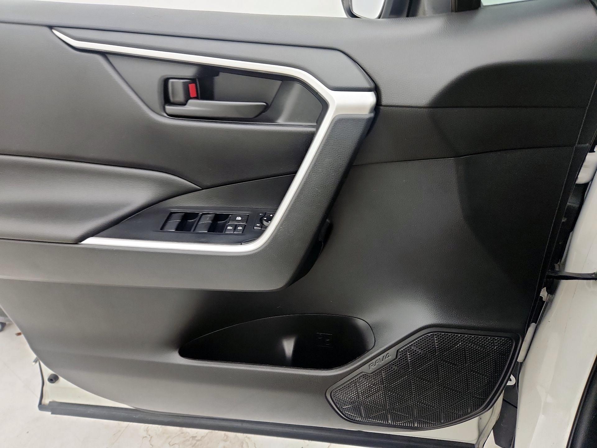 Thumbnail: 2022 Toyota RAV4 - 12