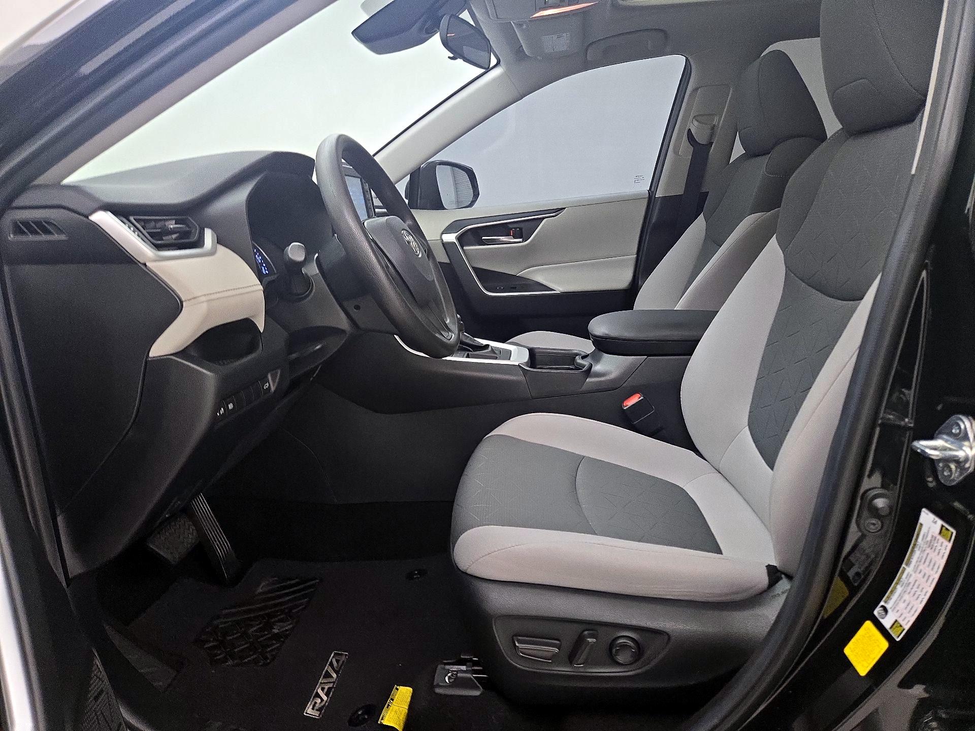 Thumbnail: 2021 Toyota RAV4 - 11