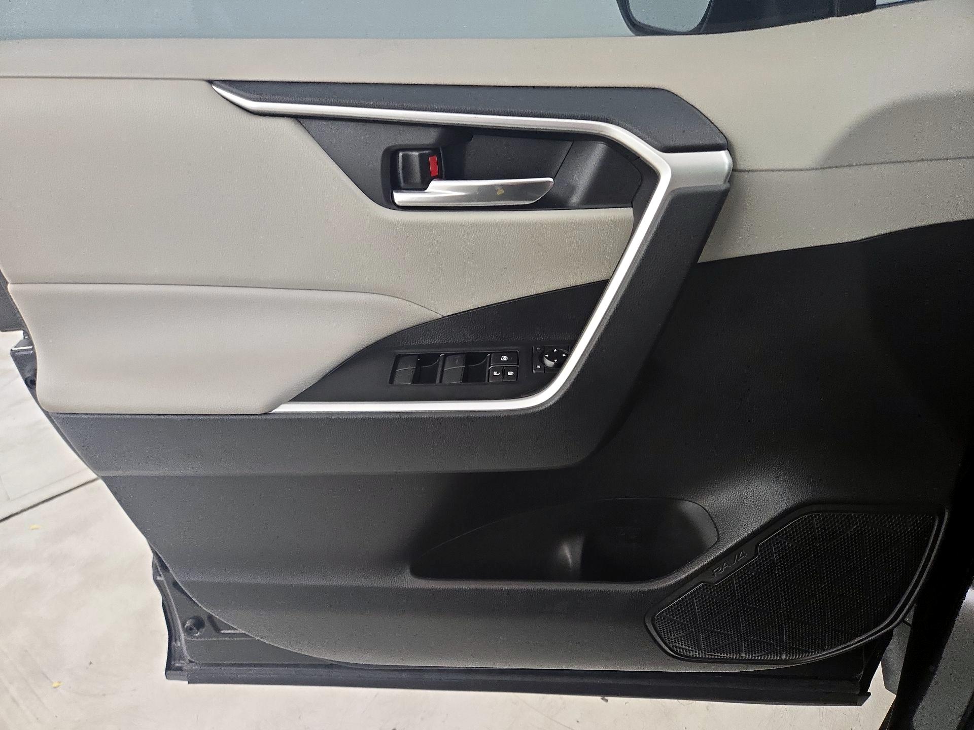 Thumbnail: 2021 Toyota RAV4 - 12