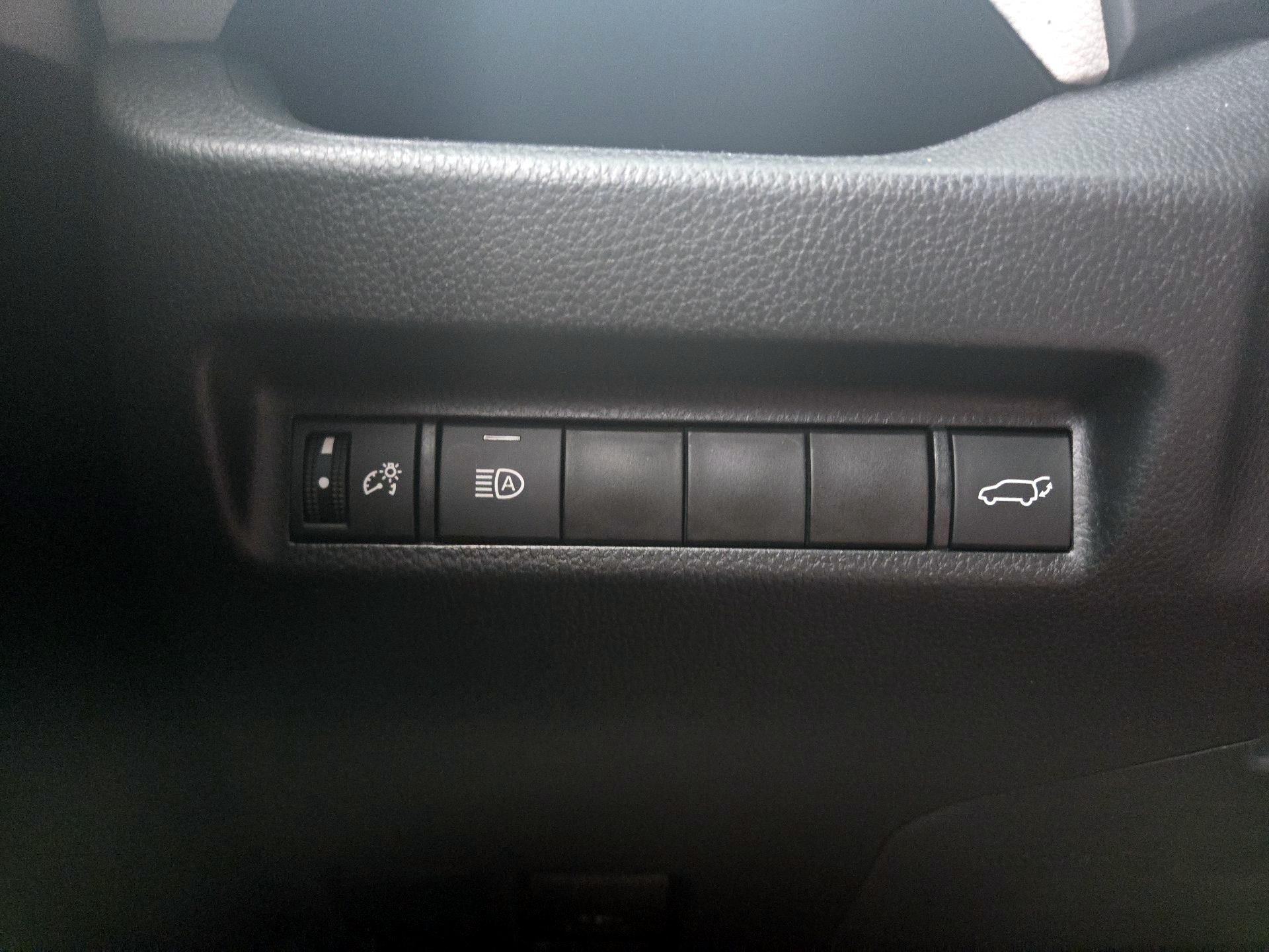 Thumbnail: 2021 Toyota RAV4 - 13