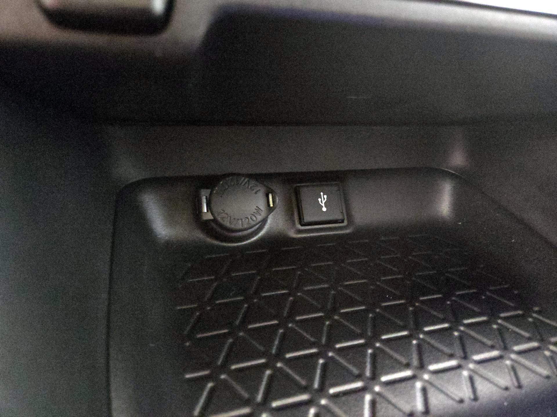 Thumbnail: 2021 Toyota RAV4 - 18