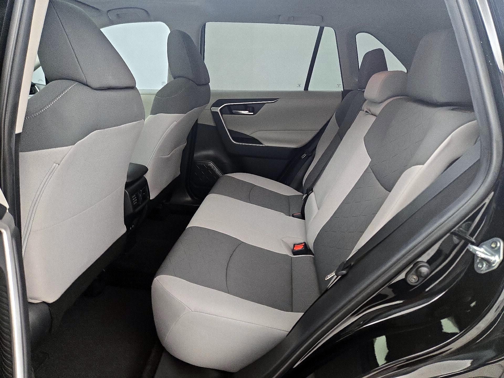 Thumbnail: 2021 Toyota RAV4 - 20
