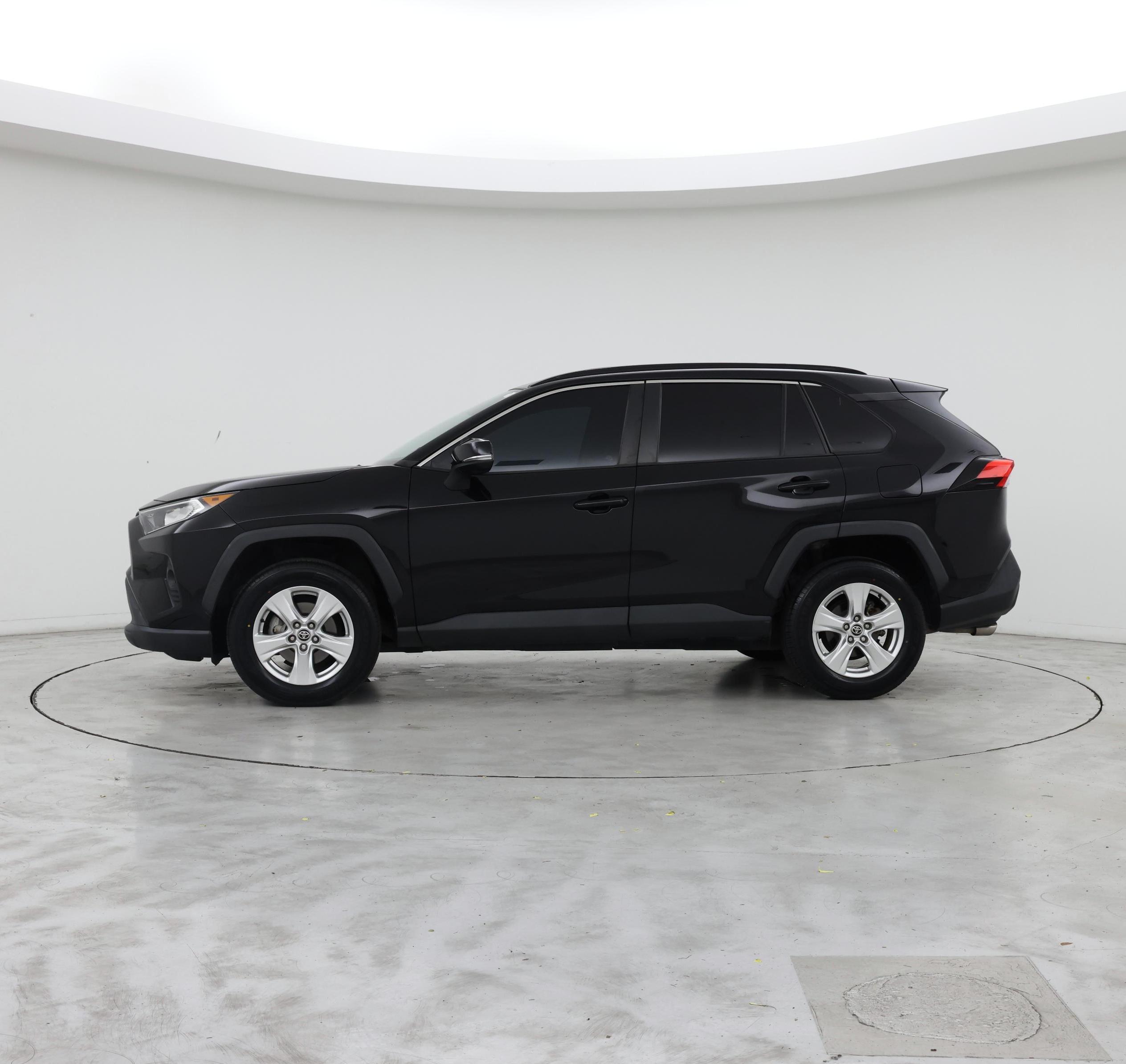 Thumbnail: 2021 Toyota RAV4 - 3