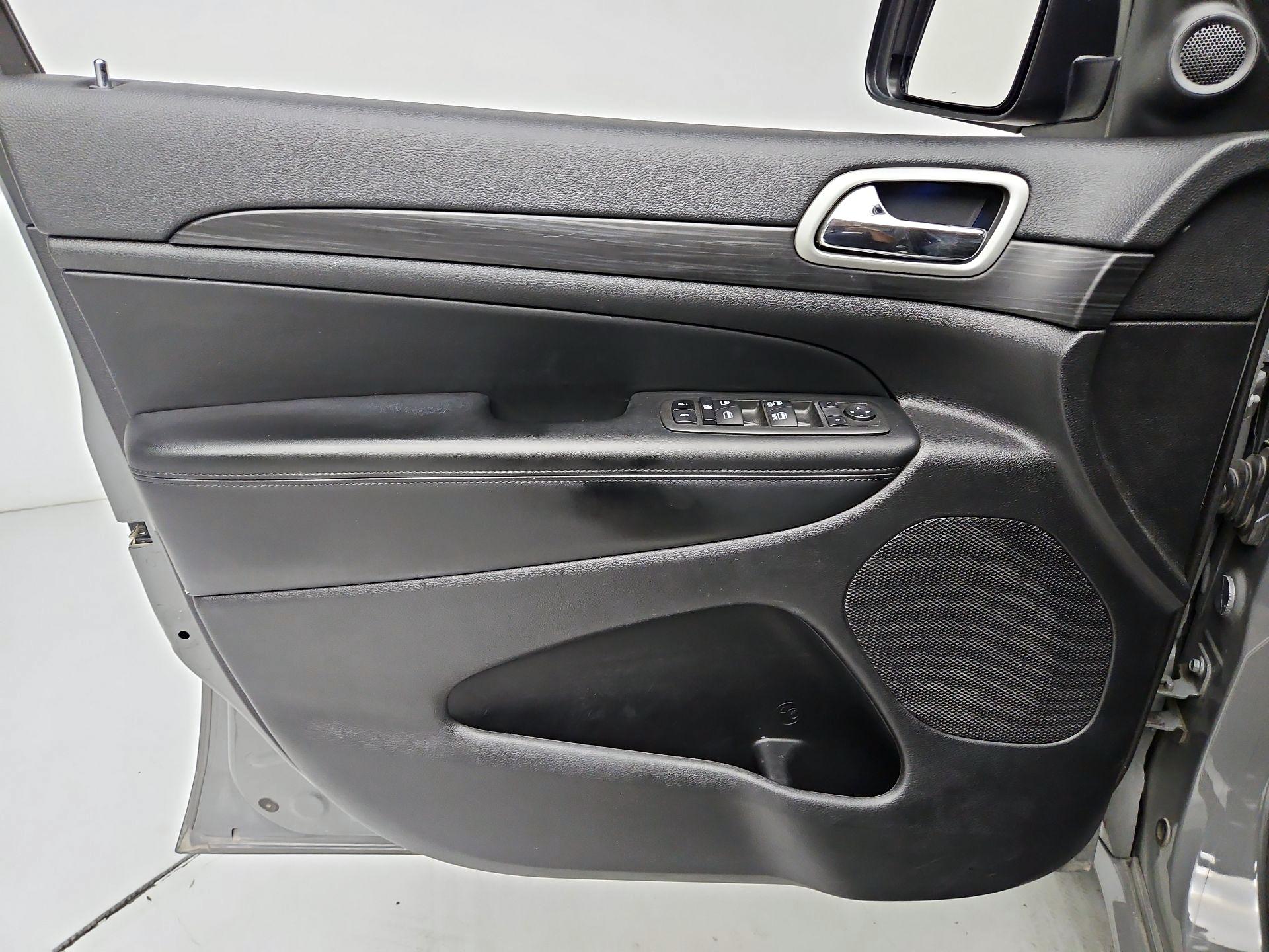 Thumbnail: 2021 Jeep Grand Cherokee - 12