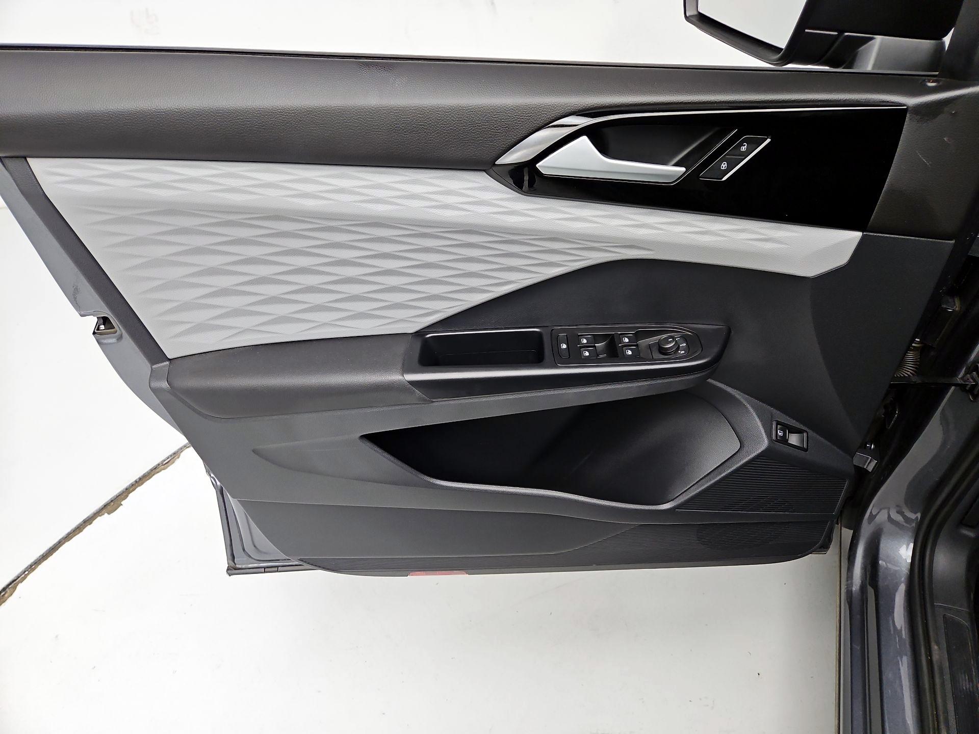 Thumbnail: 2023 Volkswagen Taos - 12