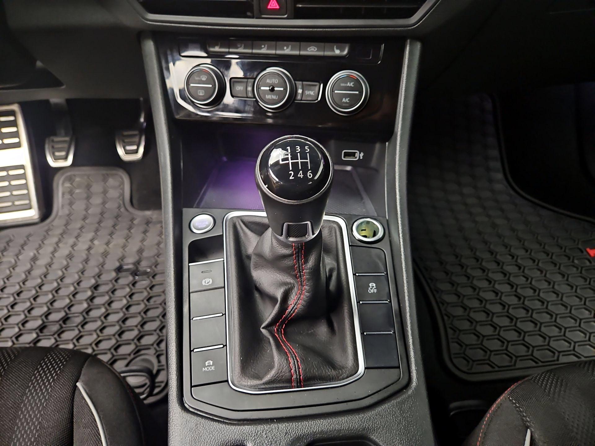 Thumbnail: 2019 Volkswagen Jetta - 16